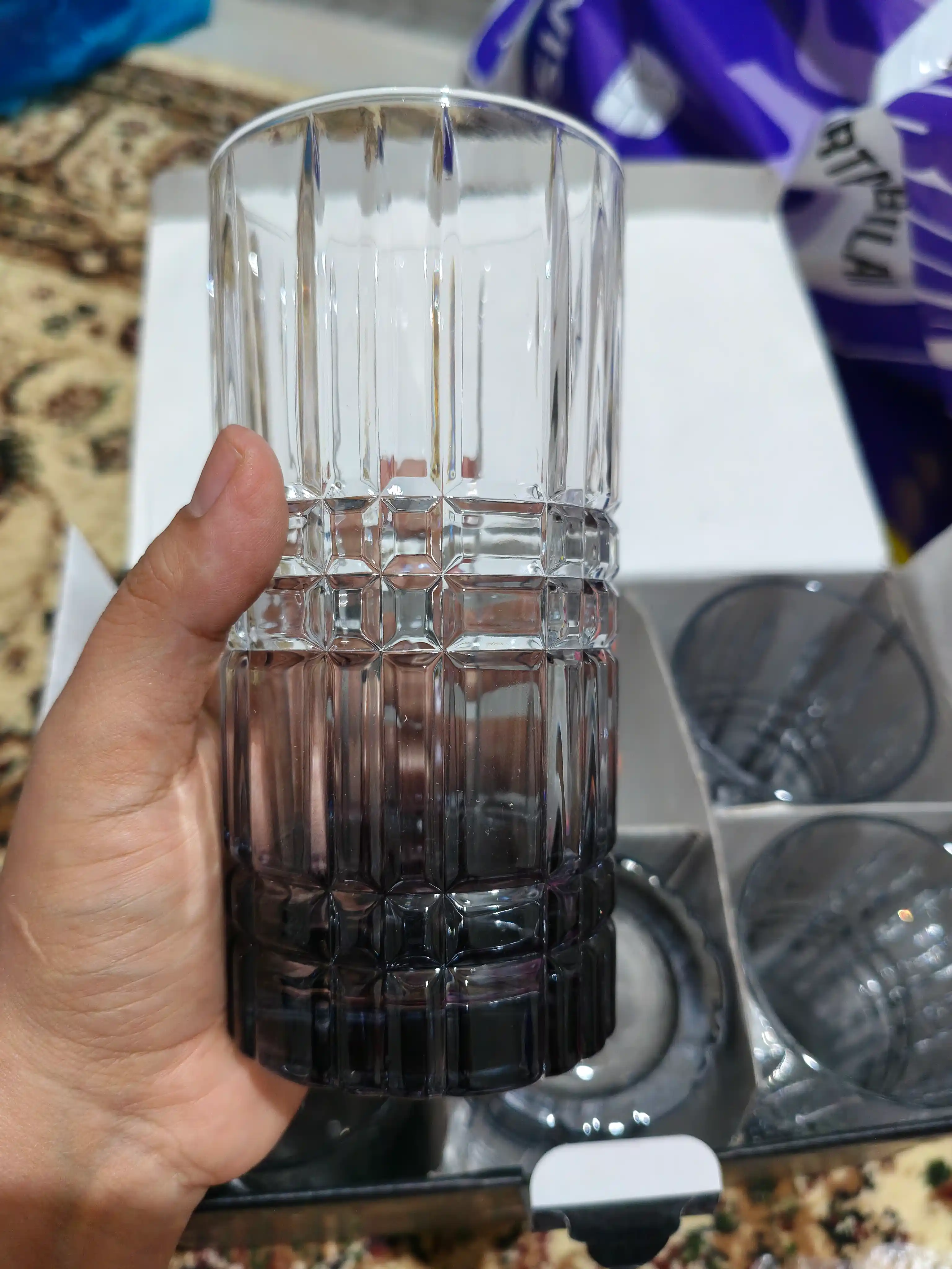 Kokteyl va limonad uchun teksturali, naqshli shisha stakanlar, 6 dona, fujer rangli shisha
