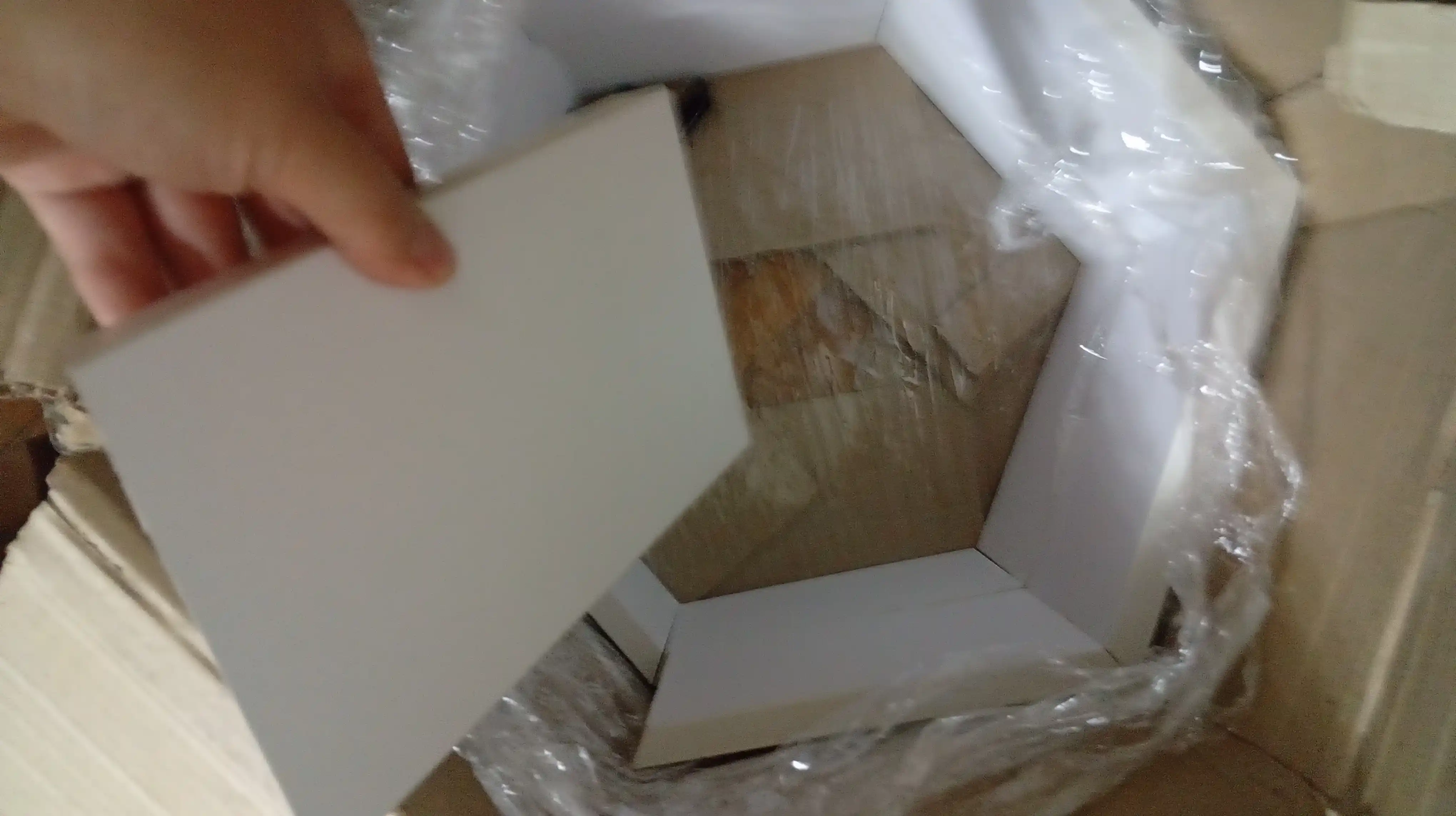 Olti burchakli devor tokchasi, 36×30×13 sm, LMDF, 3 xil rang