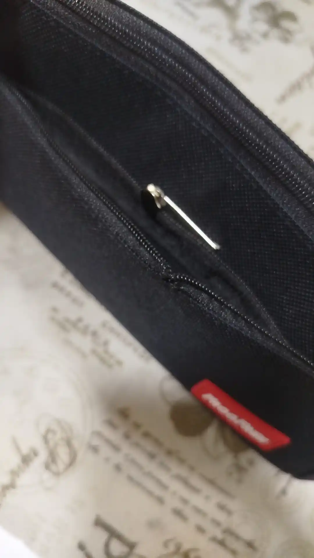 Maktab qalamdoni penal 70+ buyum uchun, Oxford 600D, 2 bo‘limli, telefon sig‘adi