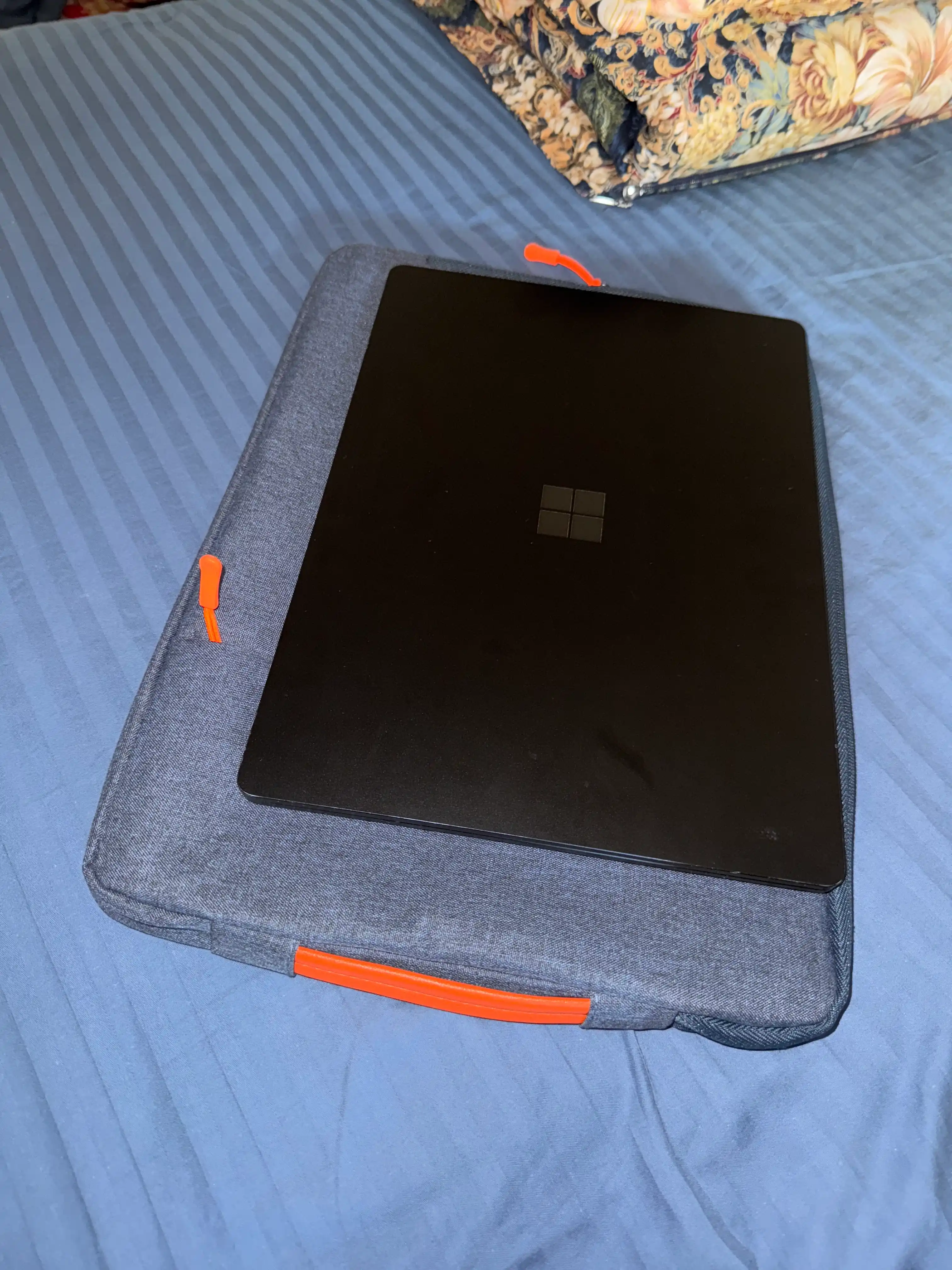 Noutbuk va MacBook uchun suvga chidamli biznes sumka