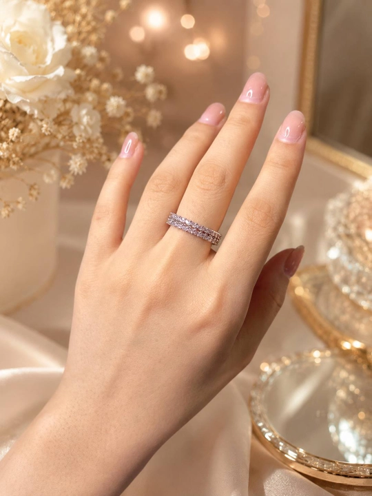 Ayollar uchun nafis toshli uzuk, zamonaviy va elegant dizayn
