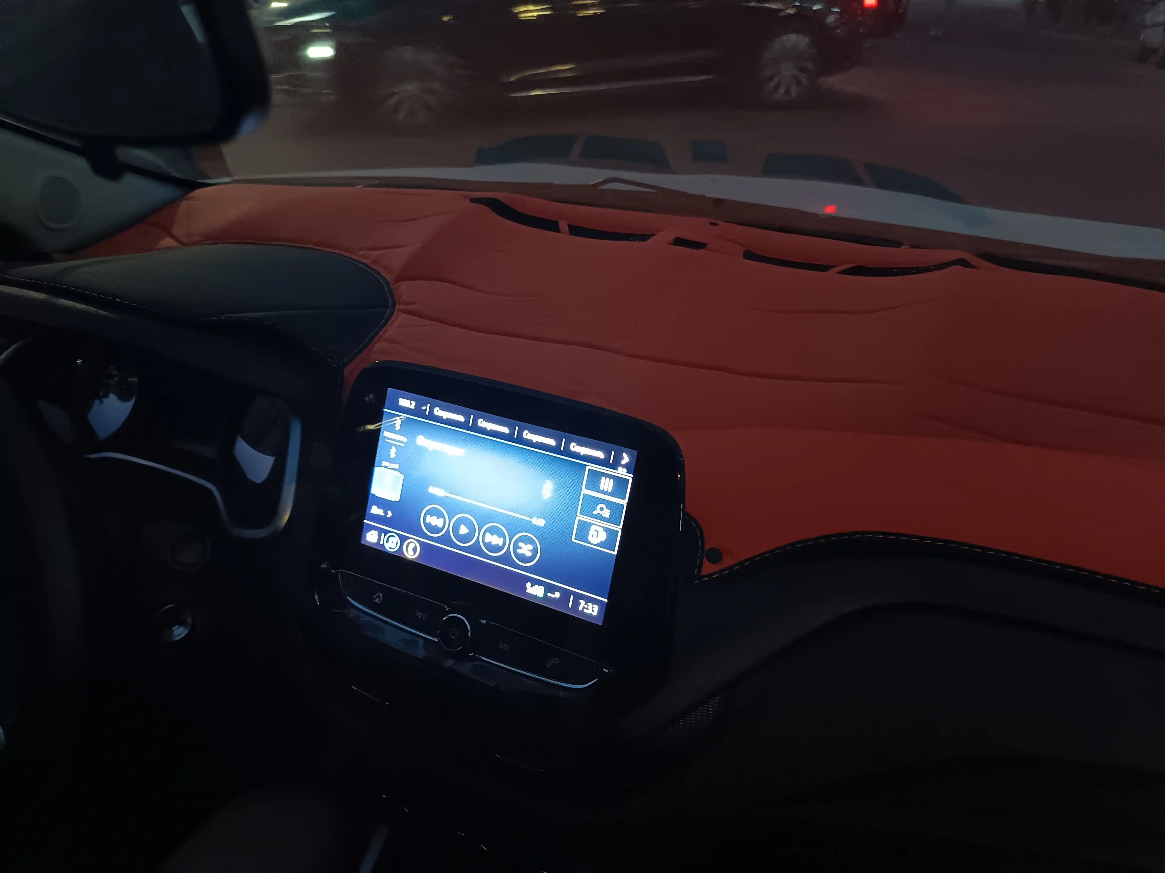 Различные коврики для торпеды автомобиля