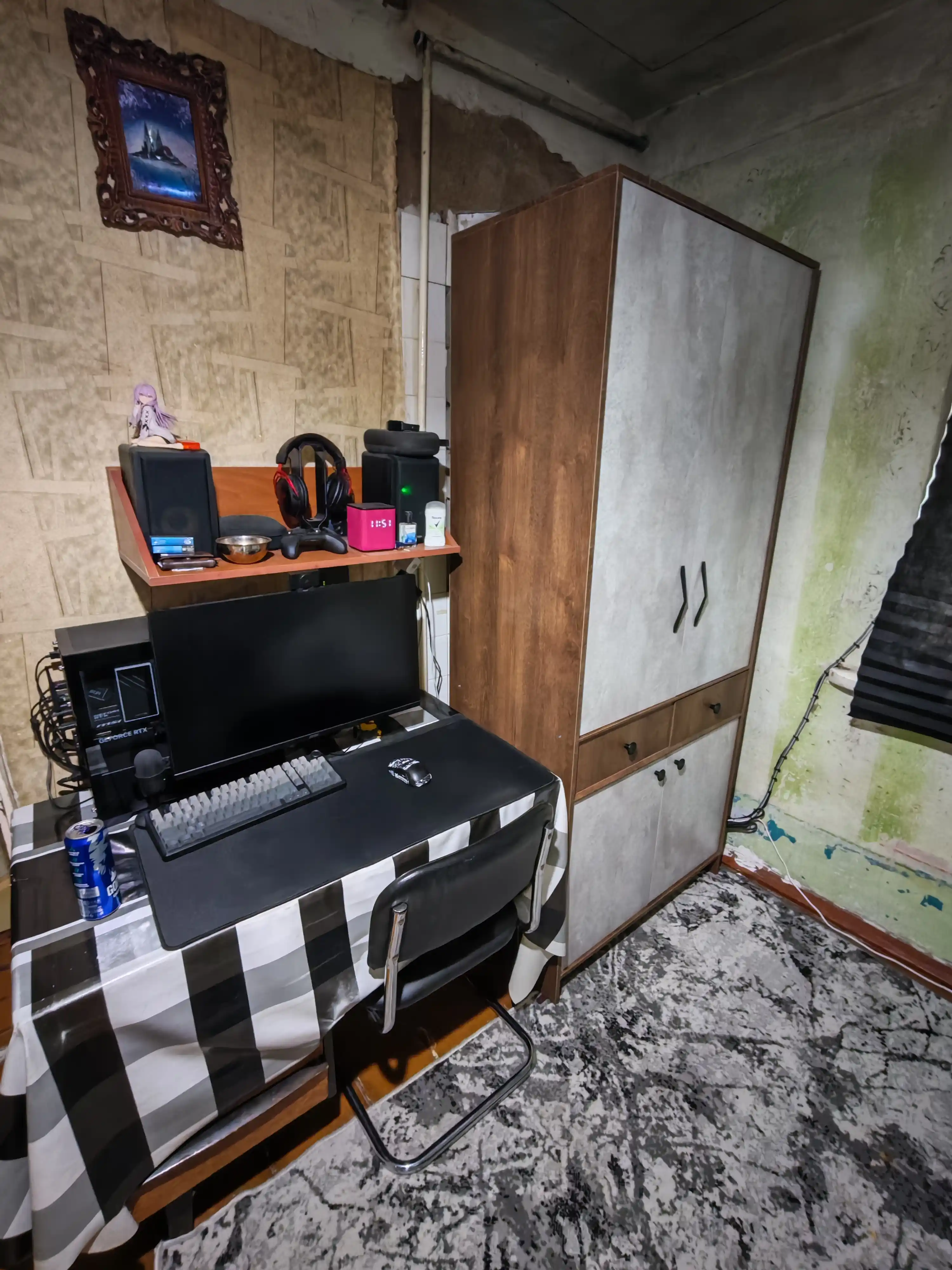 Comfort 205×90×52 sm o‘lchamdagi kiyim shkafi, LDSP Rossiya, qo‘shimcha moslamalar bilan