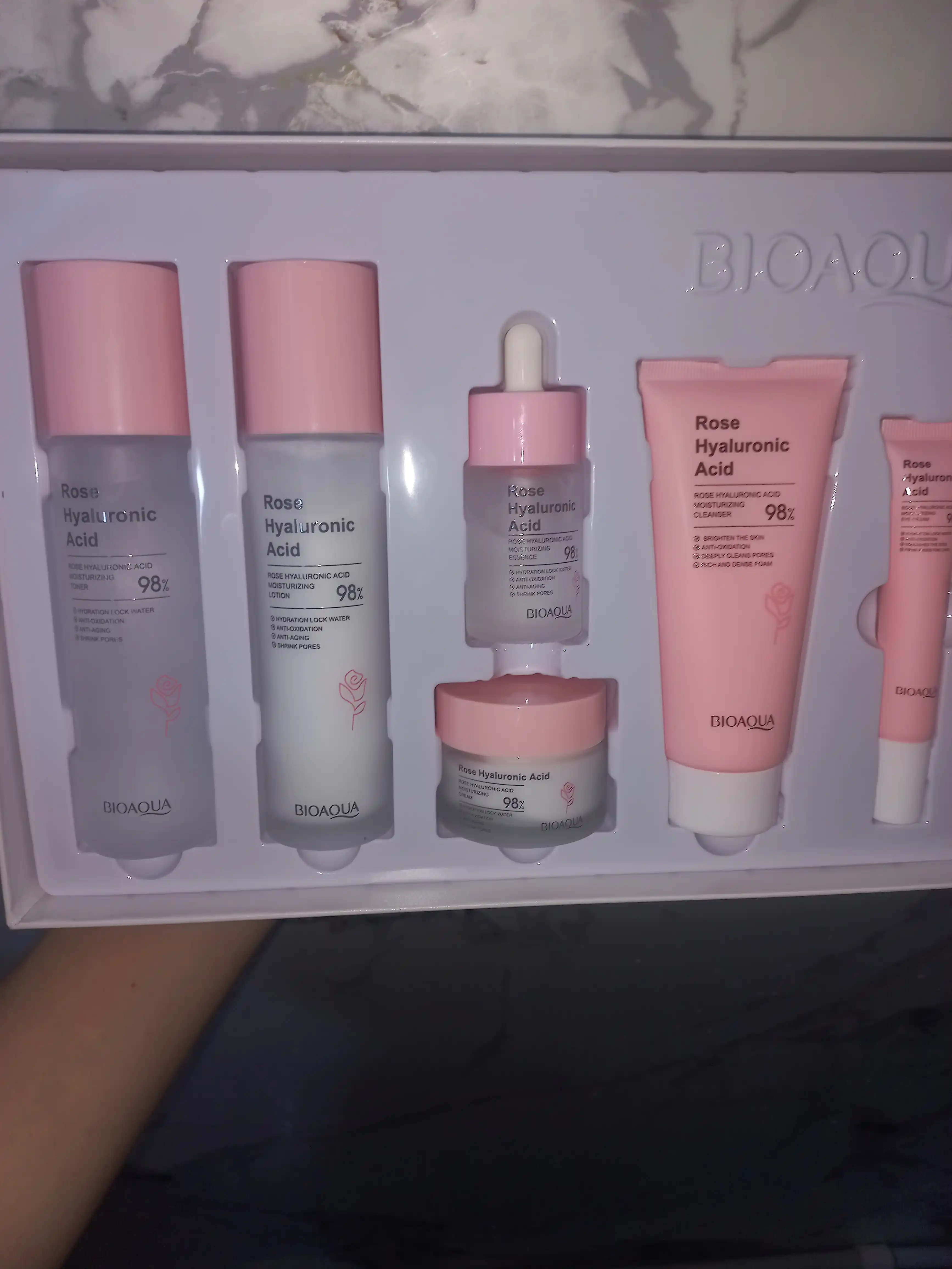 Подарочный набор для ухода за лицом Rose Hyaluronic Acid, 6 в 1 — увлажнение, сияние