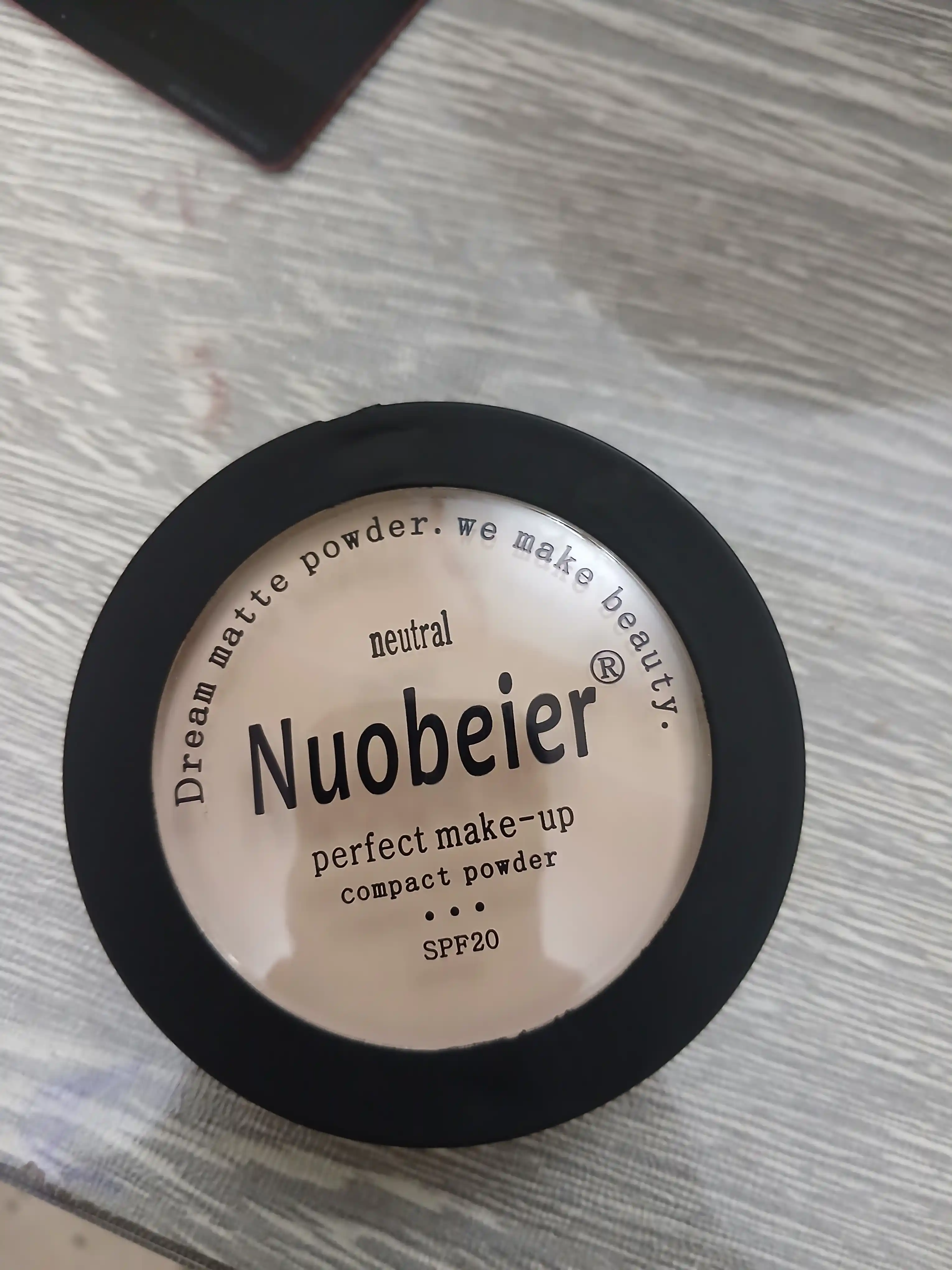 Пудра для лица Nuobeier SPF 20 / Emelie, прессованная, матовый эффект