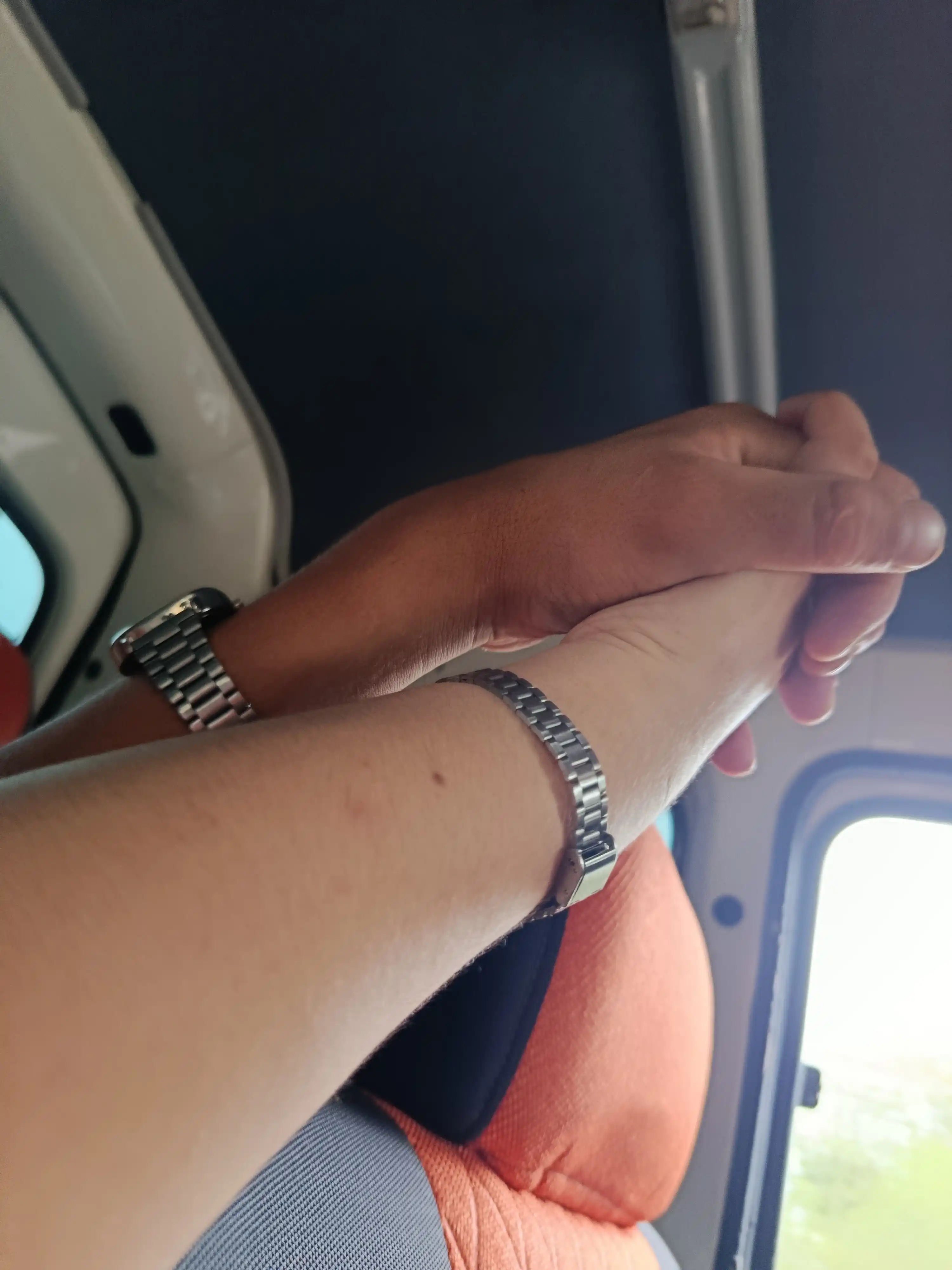 Juftliklar qo‘l soati, erkaklar va ayollar uchun metall brasletli kvars soat