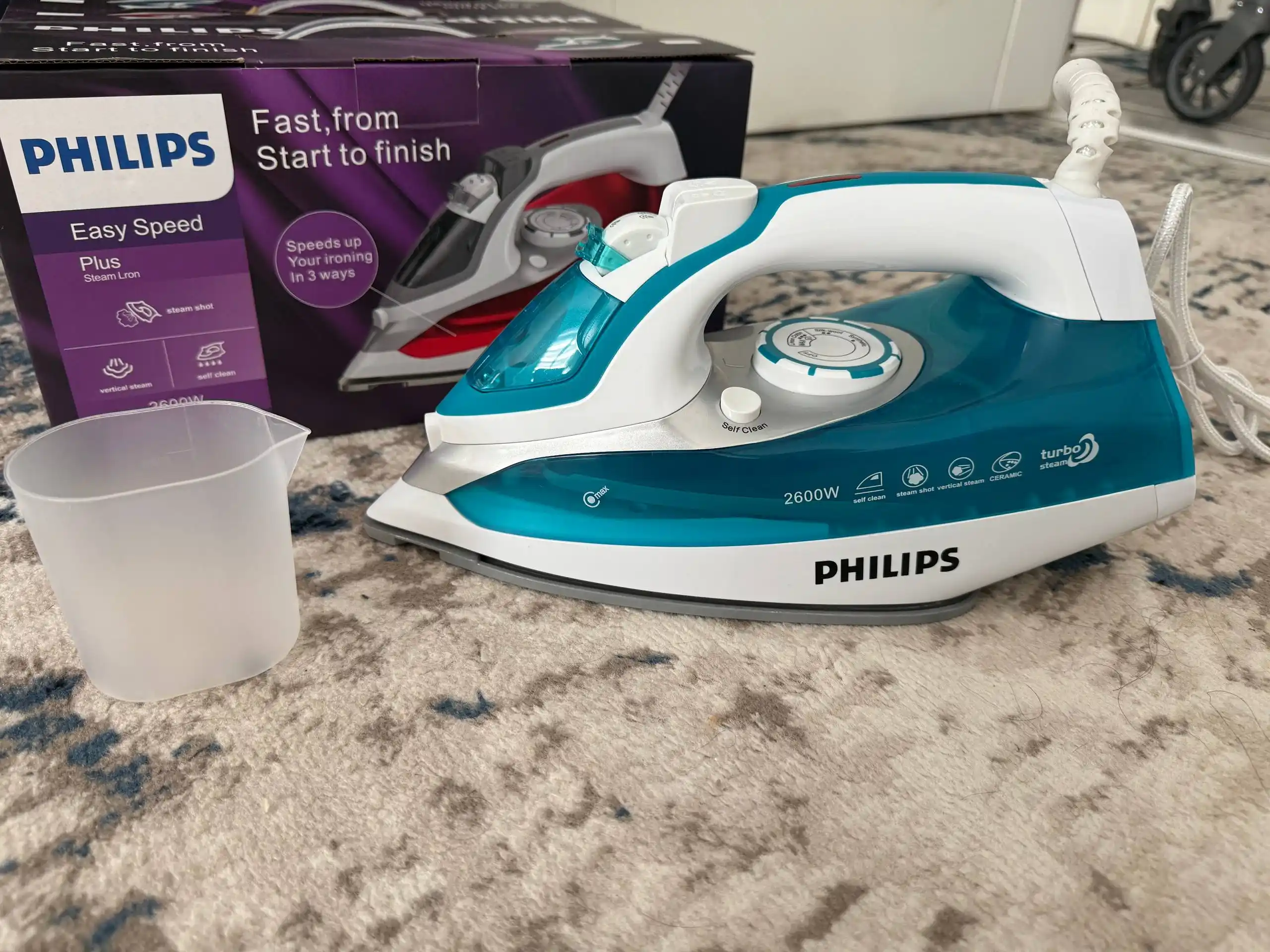 Dazmol PHILIPS  keramik tagli va o‘z-o‘zini tozalovchi 2000-2600W quvvatli bug‘ dazmoli