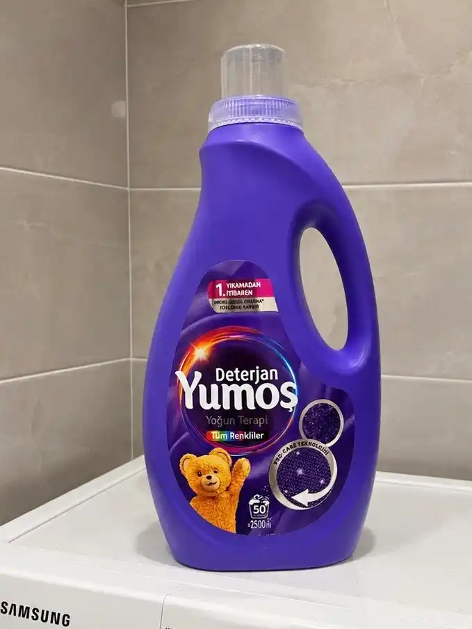 Yumoş Detarjan Yoğun Terapi — rangli kiyimlar uchun kir yuvish geli, 2,5 l