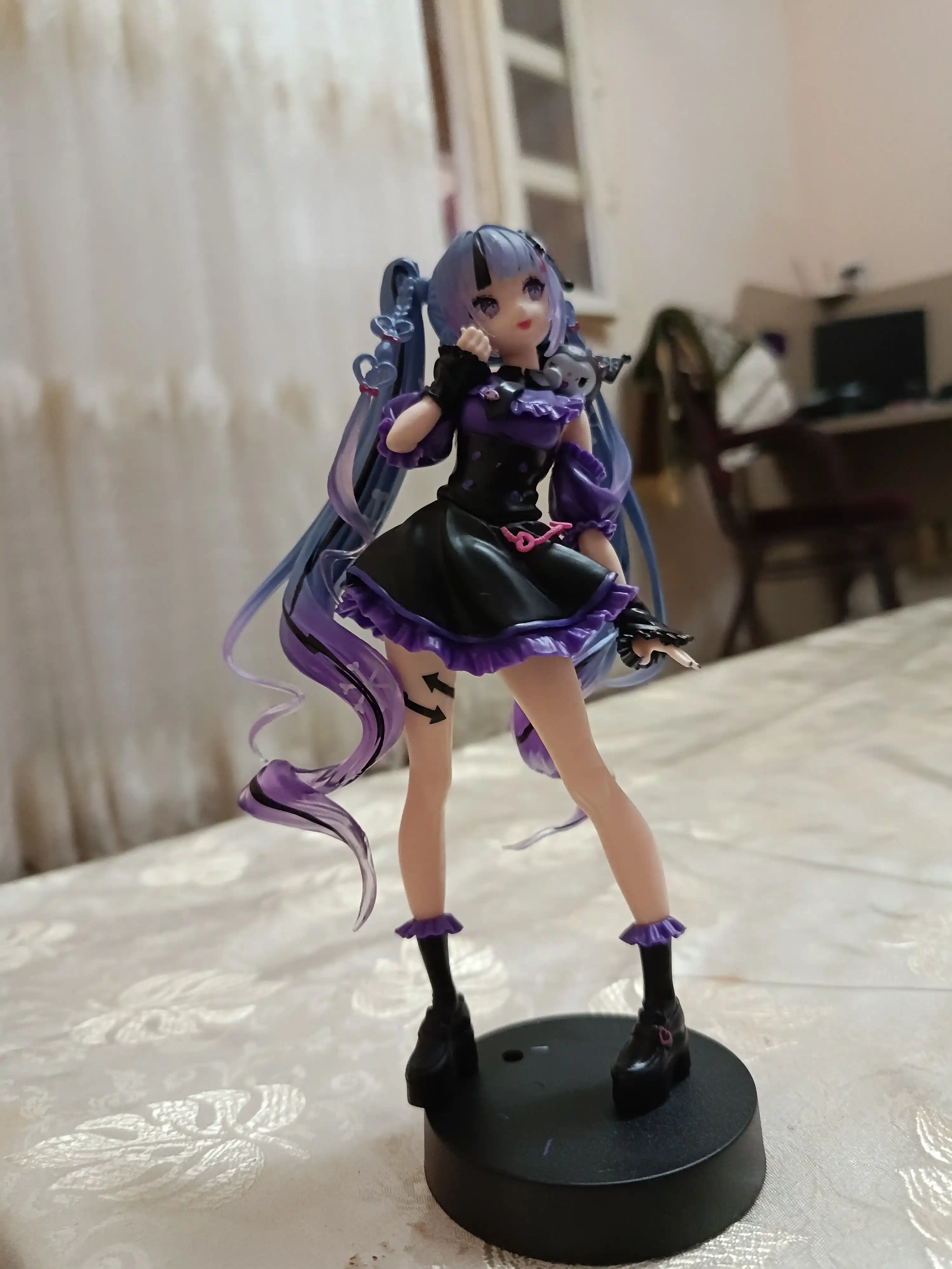 Hatsune Miku Kuromi uslubidagi maftunkor anime figurkasi, dekor va sovg‘a