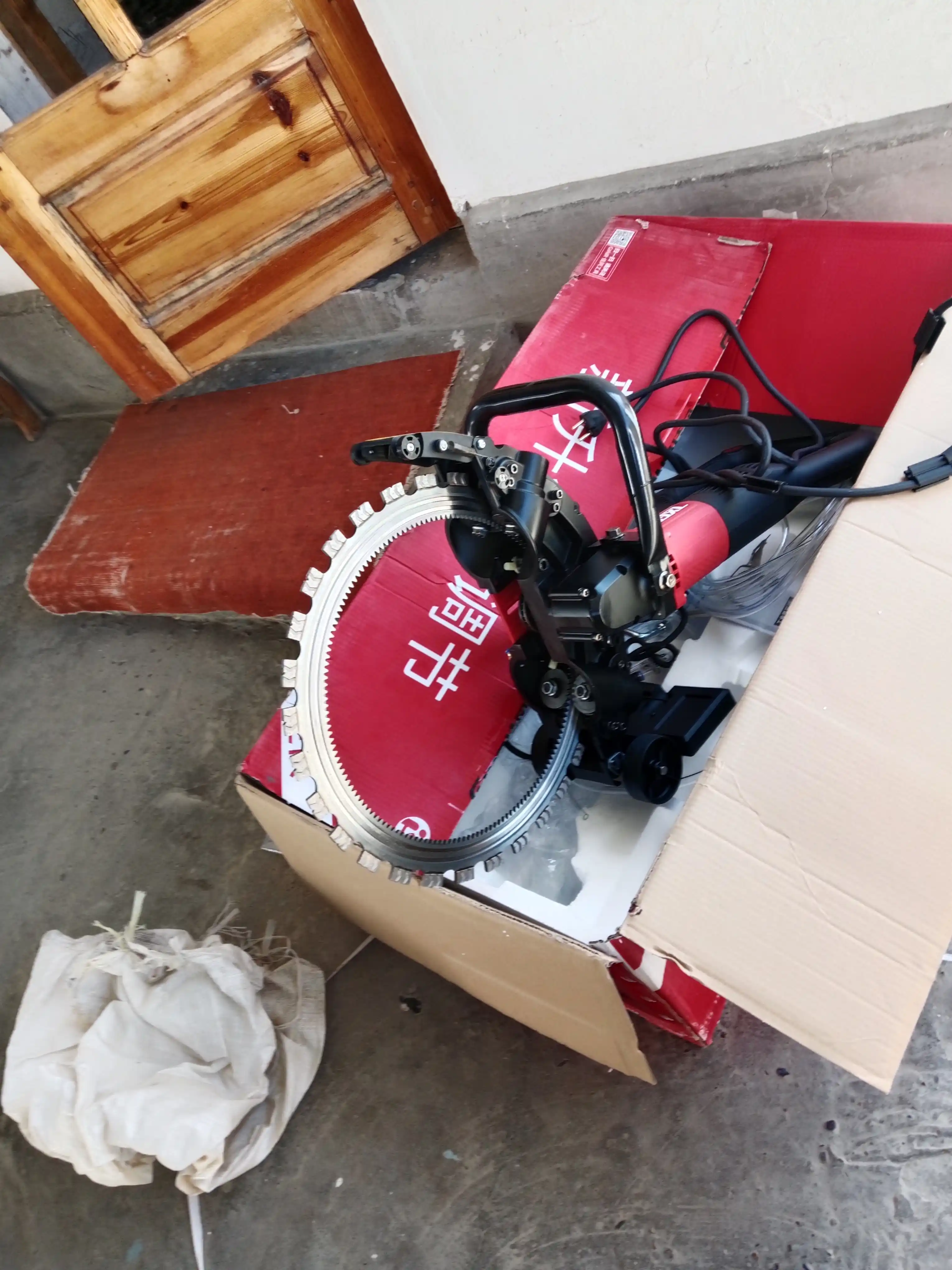 Elektr olmos zanjirli beton kesuvchi arra (cho'tkasiz)