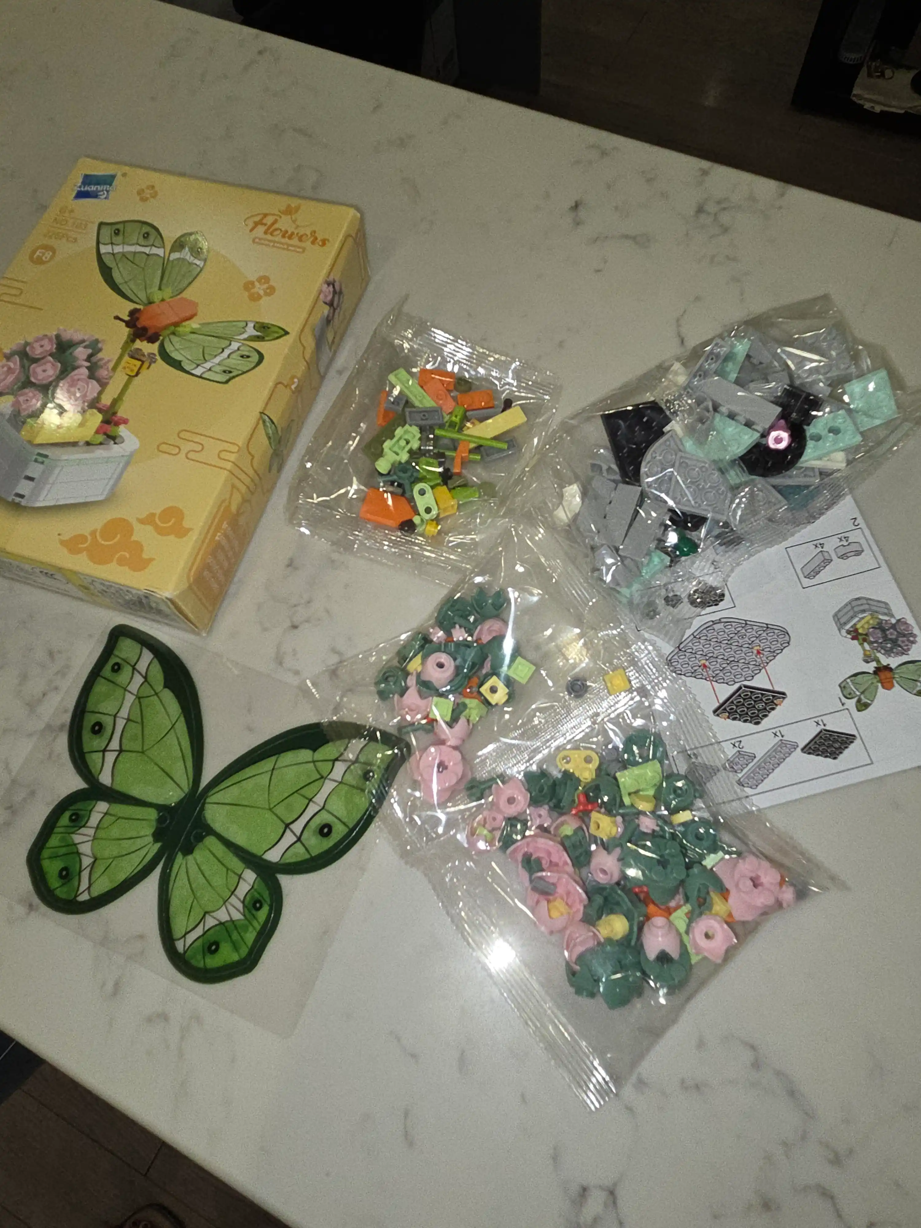 Konstruktor Lego Gullar va kapalak konstruktori 201 detal, yig‘iladigan gulli kompozitsiya
