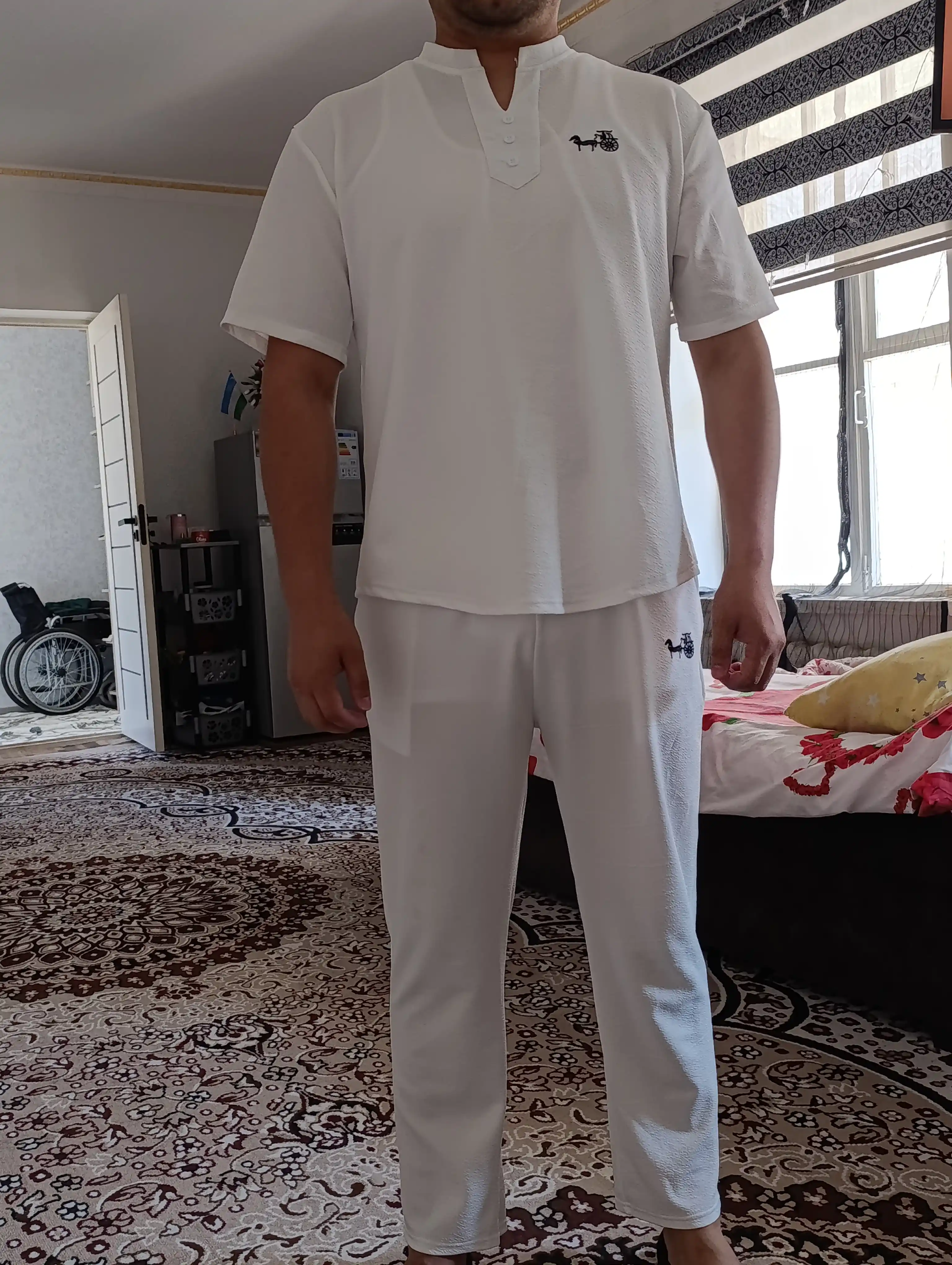 Erkaklar uchun 2 qismli yozgi kostyum — futbolka va shim