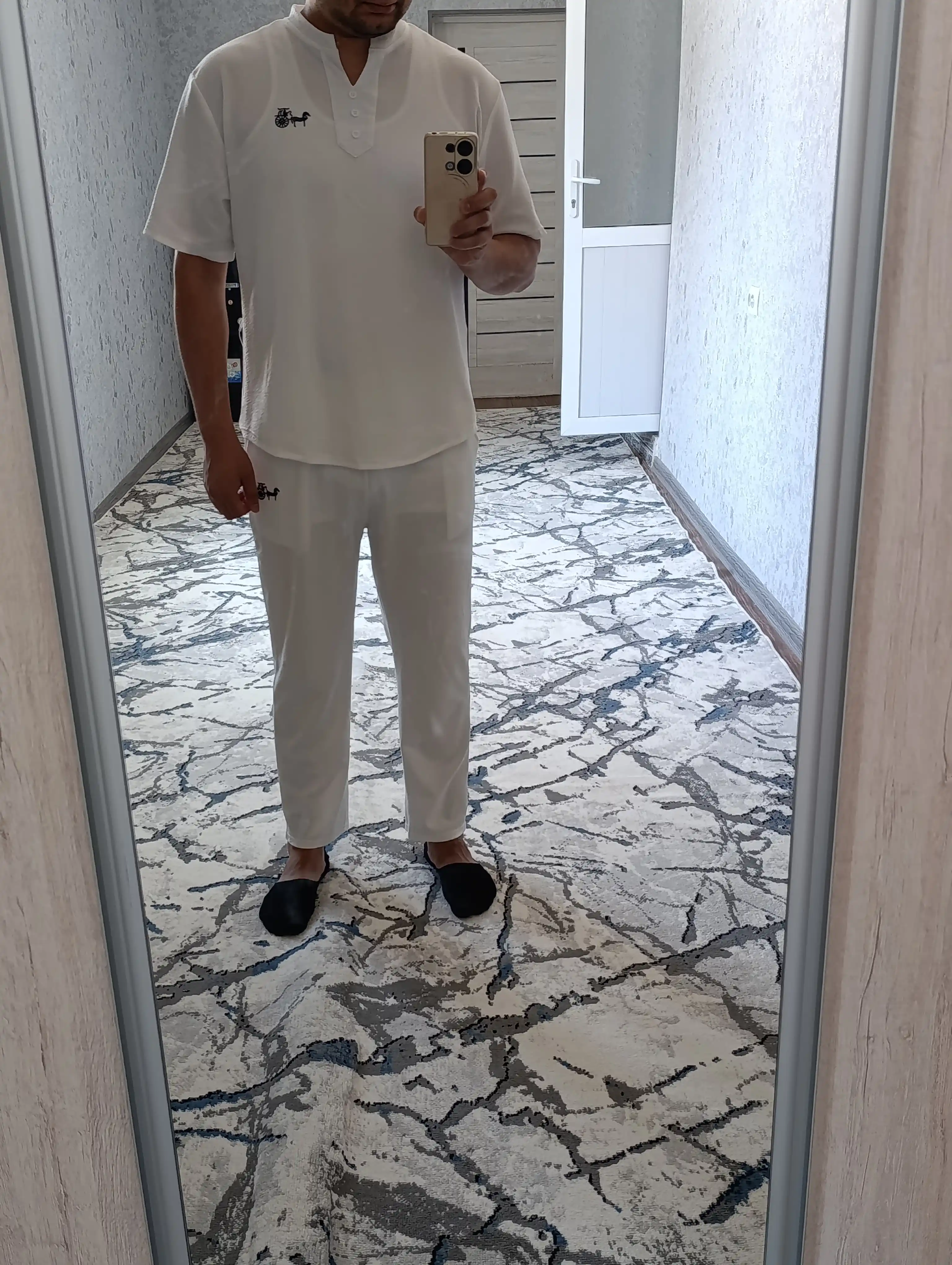 Erkaklar uchun 2 qismli yozgi kostyum — futbolka va shim