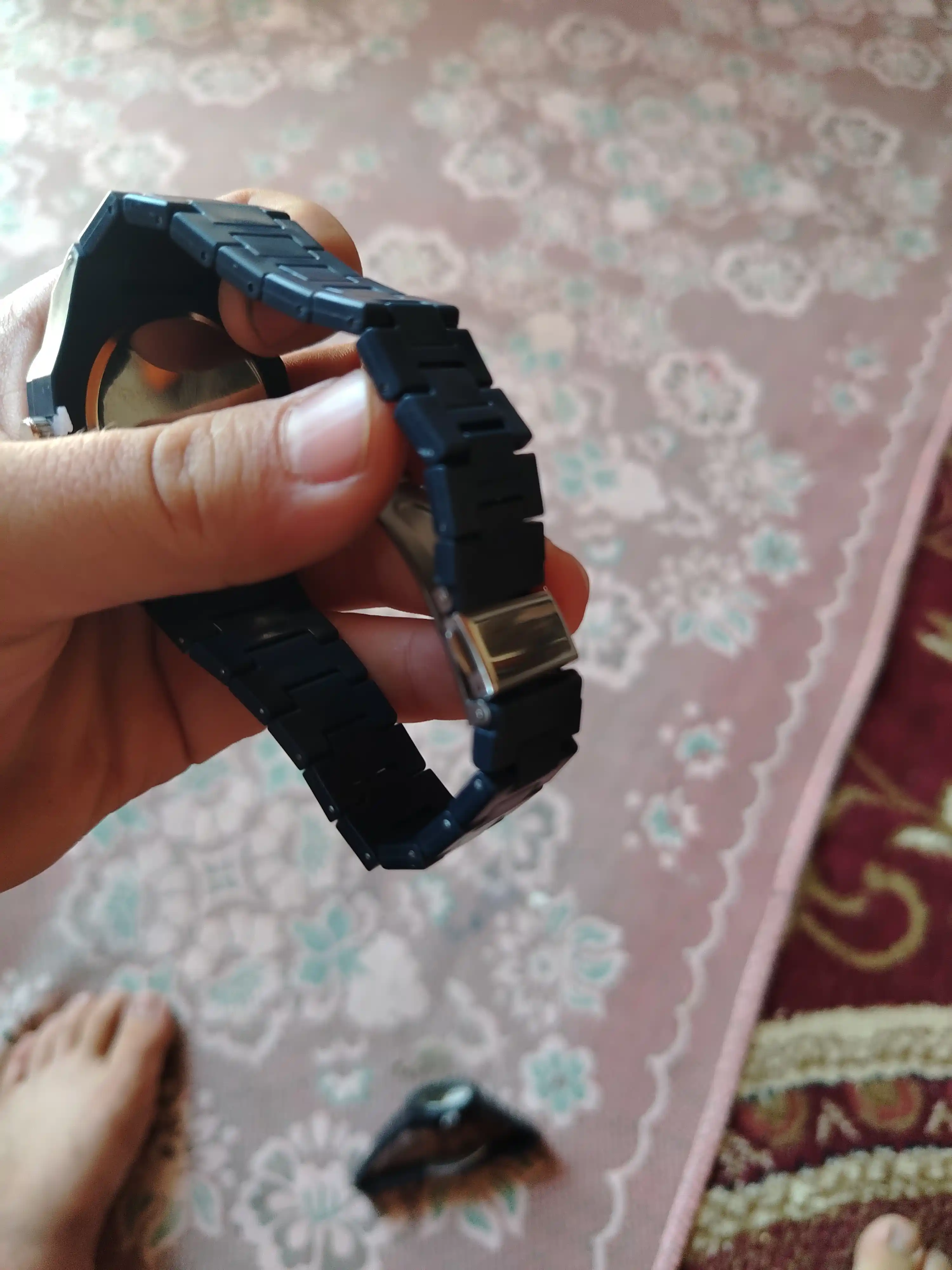 Aura Shadow Black - erkaklar soati, minimalizm uslubida