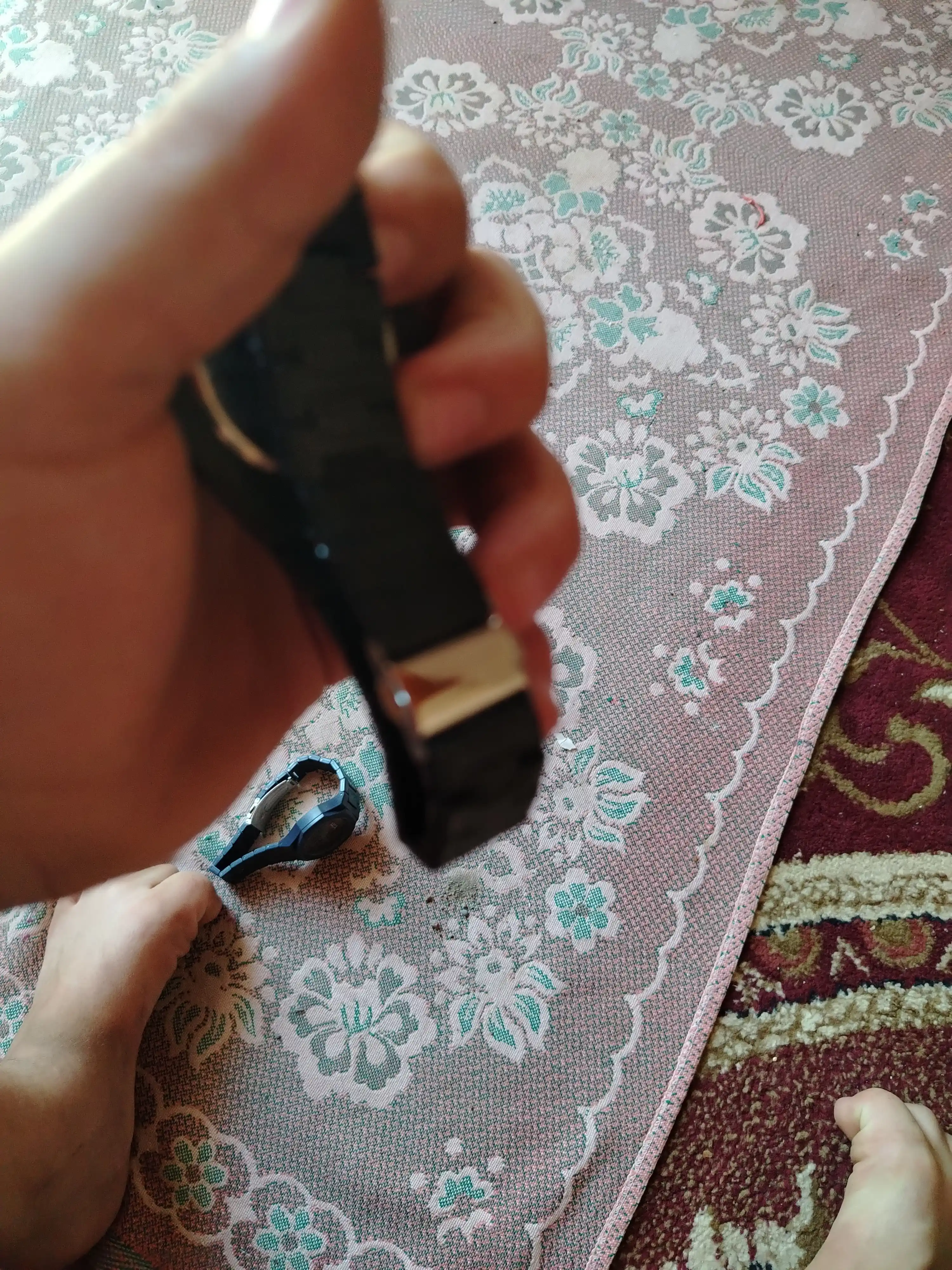 Aura Shadow Black - erkaklar soati, minimalizm uslubida
