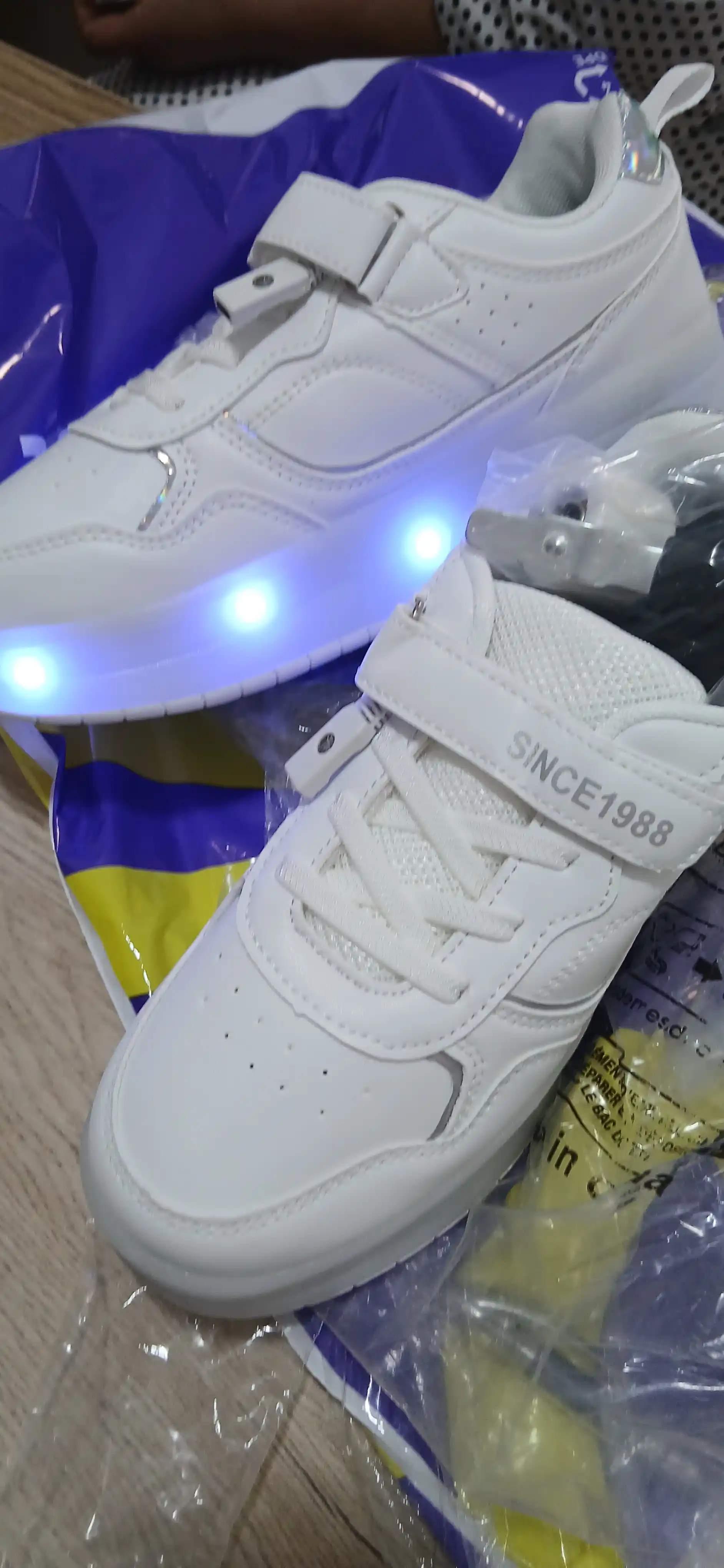 LED rolikli krossovkalar