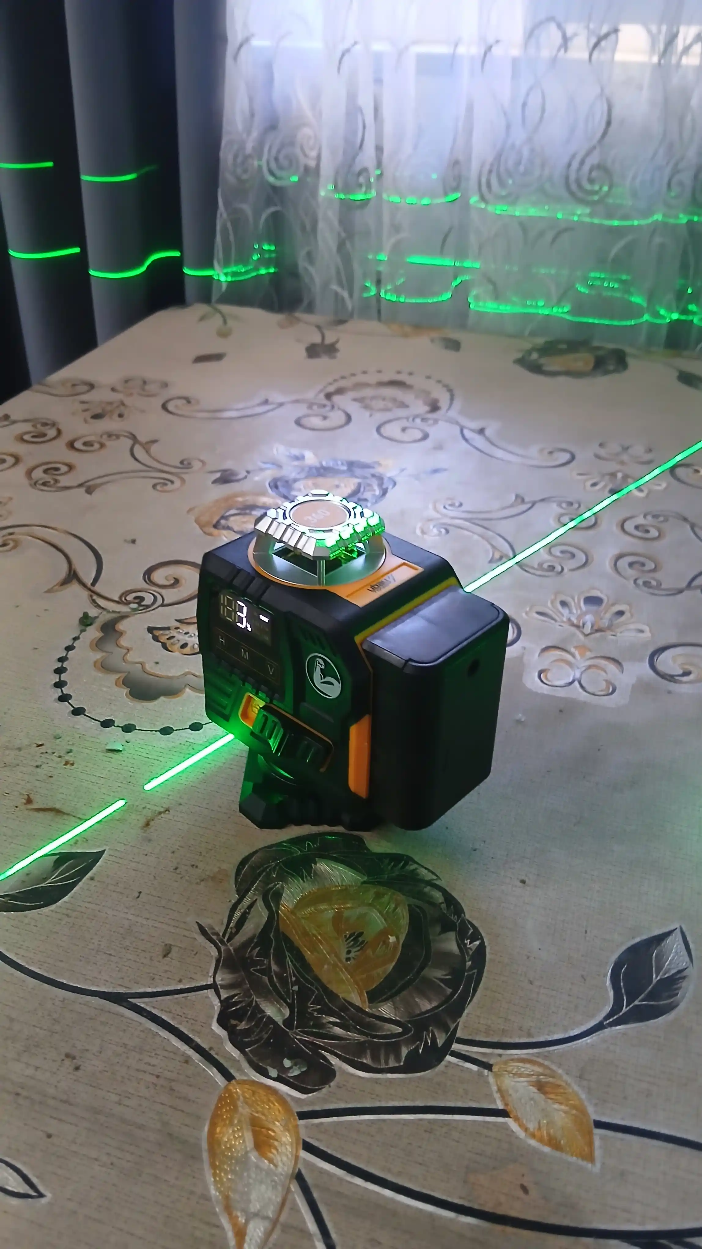 UBAY 4D 16 chiziqli lazerli nivelir,lazer shtativ bilan,lazerniy uroven,lazer professional