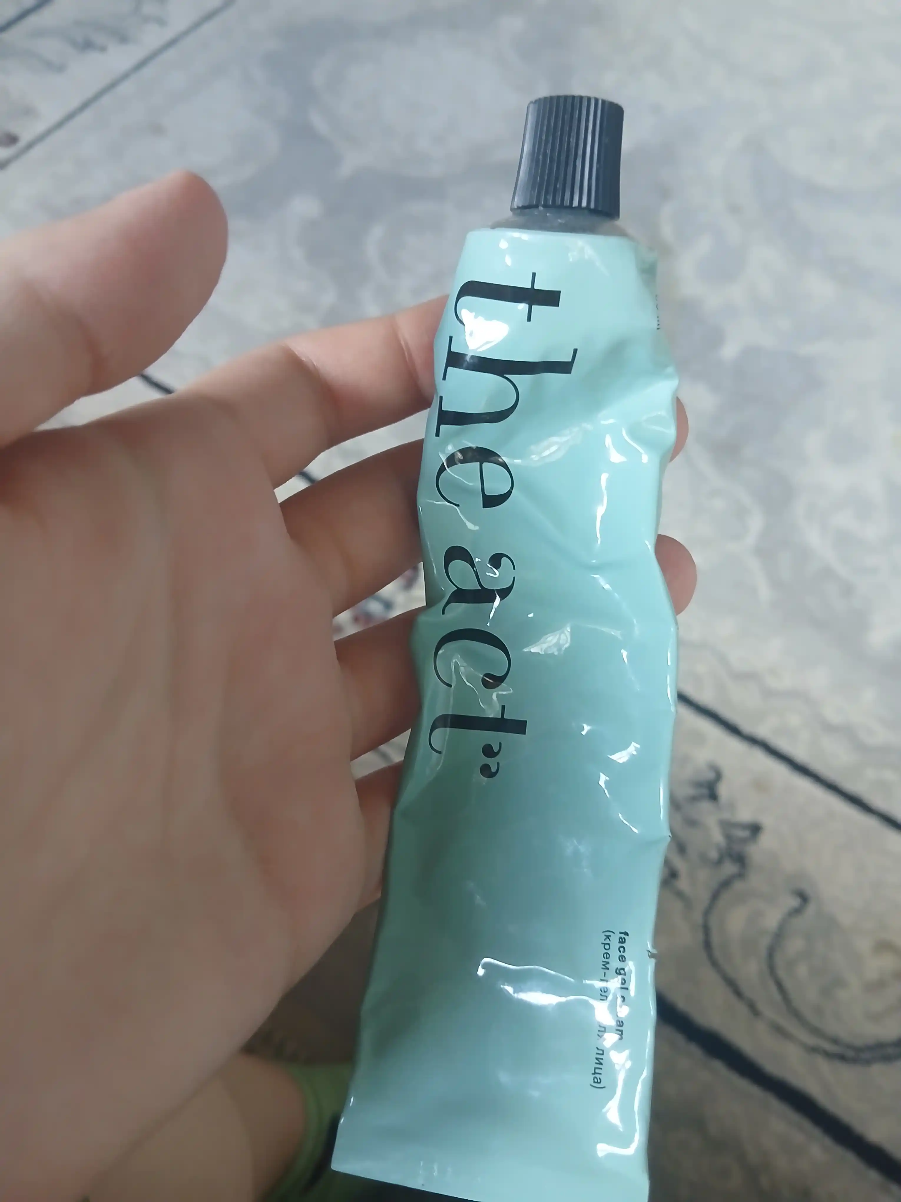 The Act yuz uchun krem-gel, namlantiruvchi, gialuron kislotasi bilan, 65 ml
