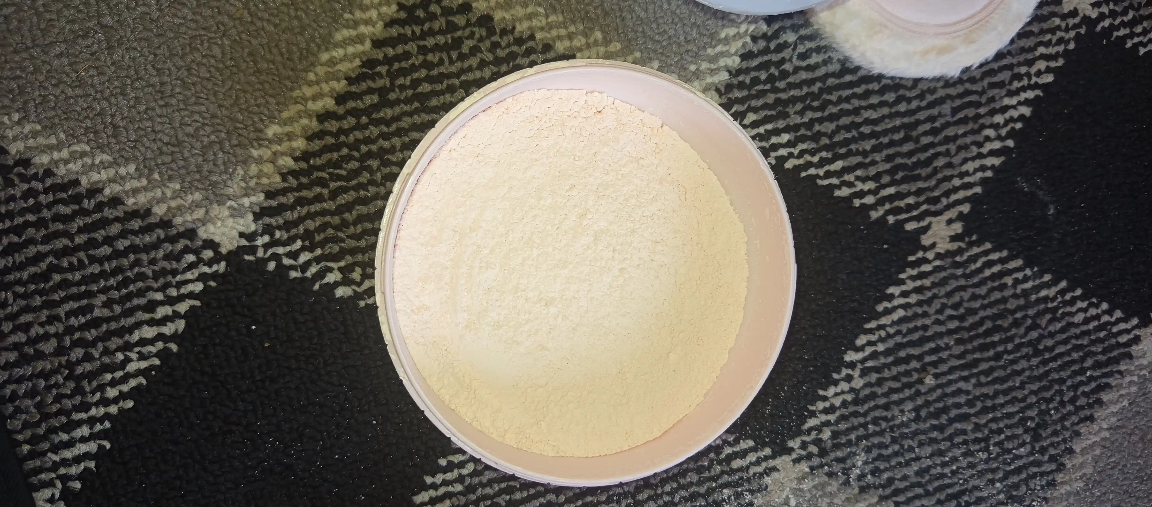 Ayollar uchun parfumni talk, 100 g