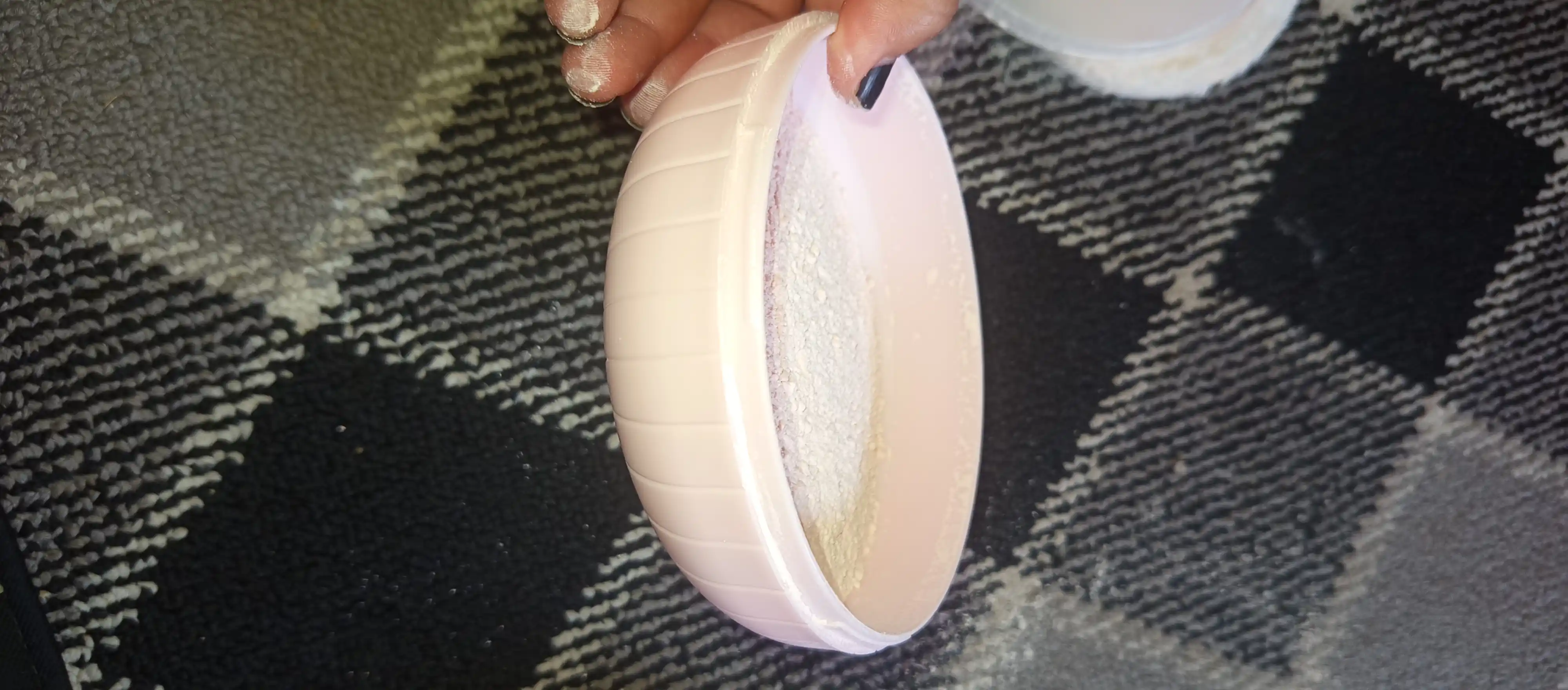 Ayollar uchun parfumni talk, 100 g