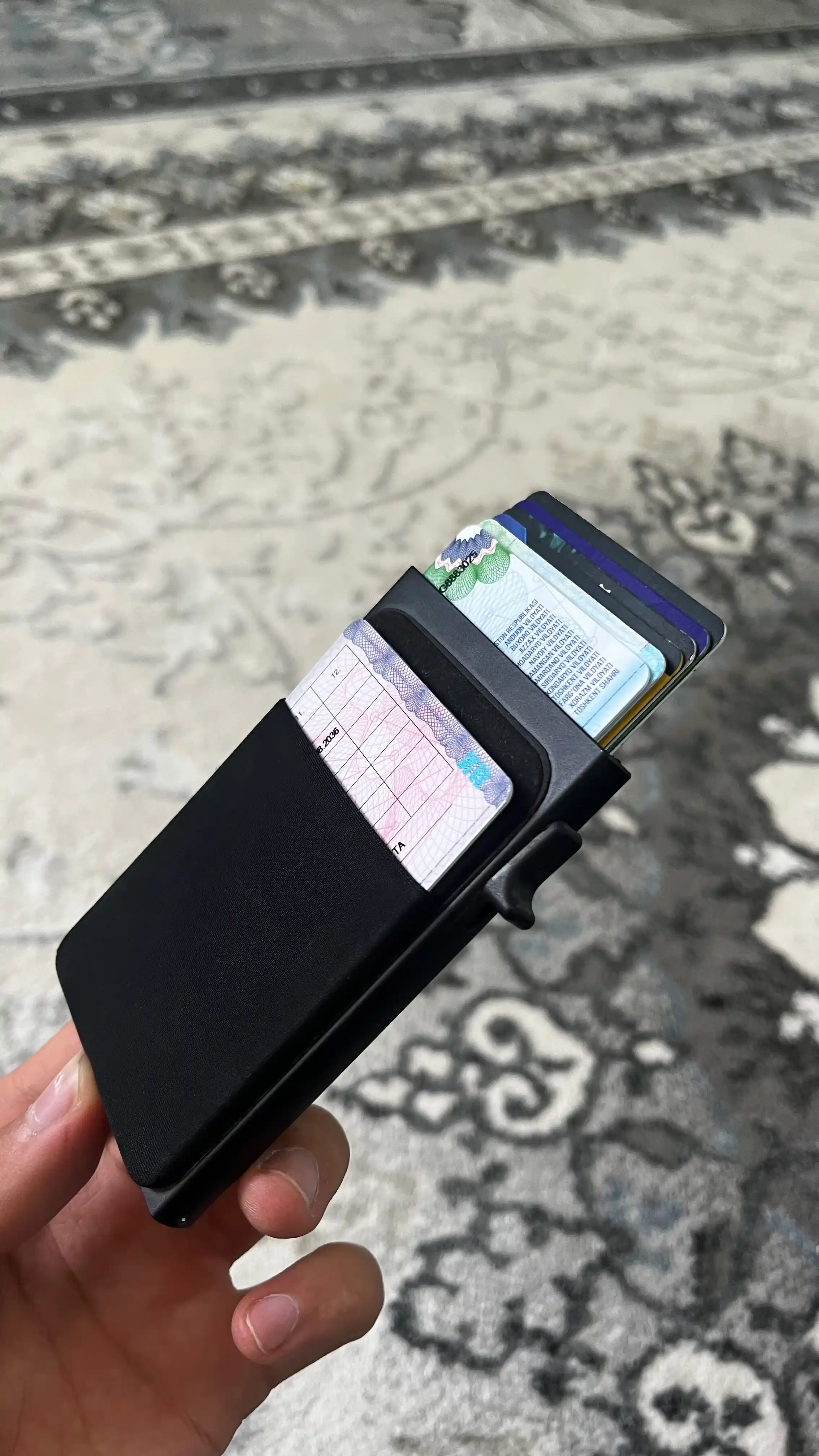 RFID himoyasi bilan metall karta egasi, ixcham va ishonchli, taktik, hujjatlar uchun