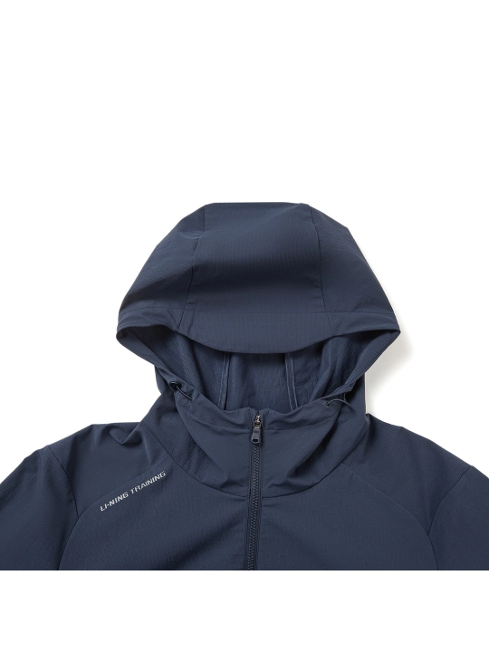 Erkaklar uchun Li-Ning Essentials AFDW929 kapushonli suv qaytaruvchi vetrovka