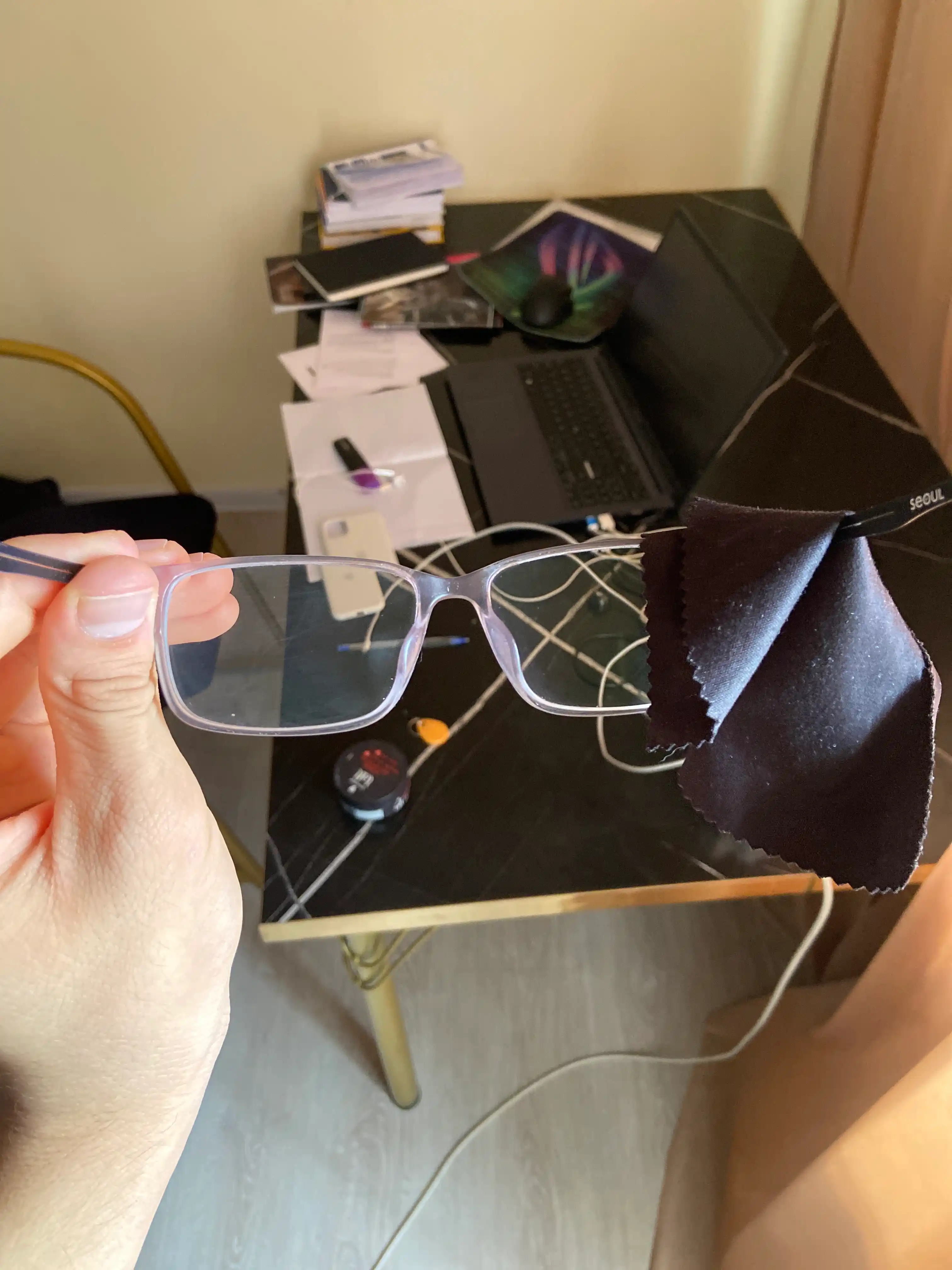 Monitor, telefon, ko‘zoynak va ekranni tozalash uchun mikrofibra salfetka