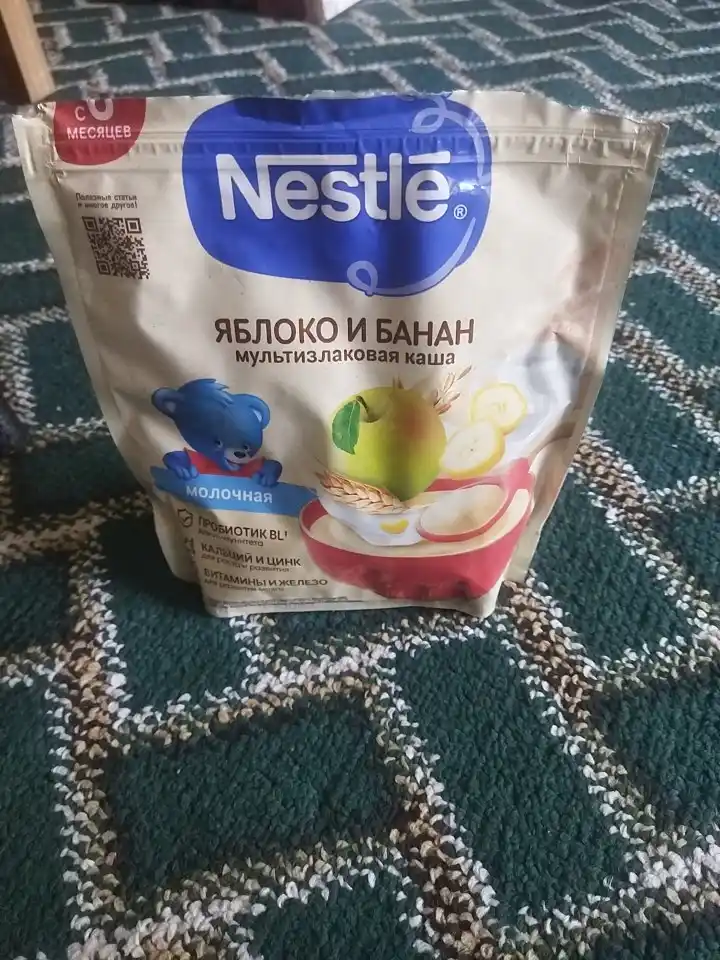 Nestle 6 oylik tez eriydigan "Olma-bananli multiflok" quruq sutli bo‘tqasi. 200g