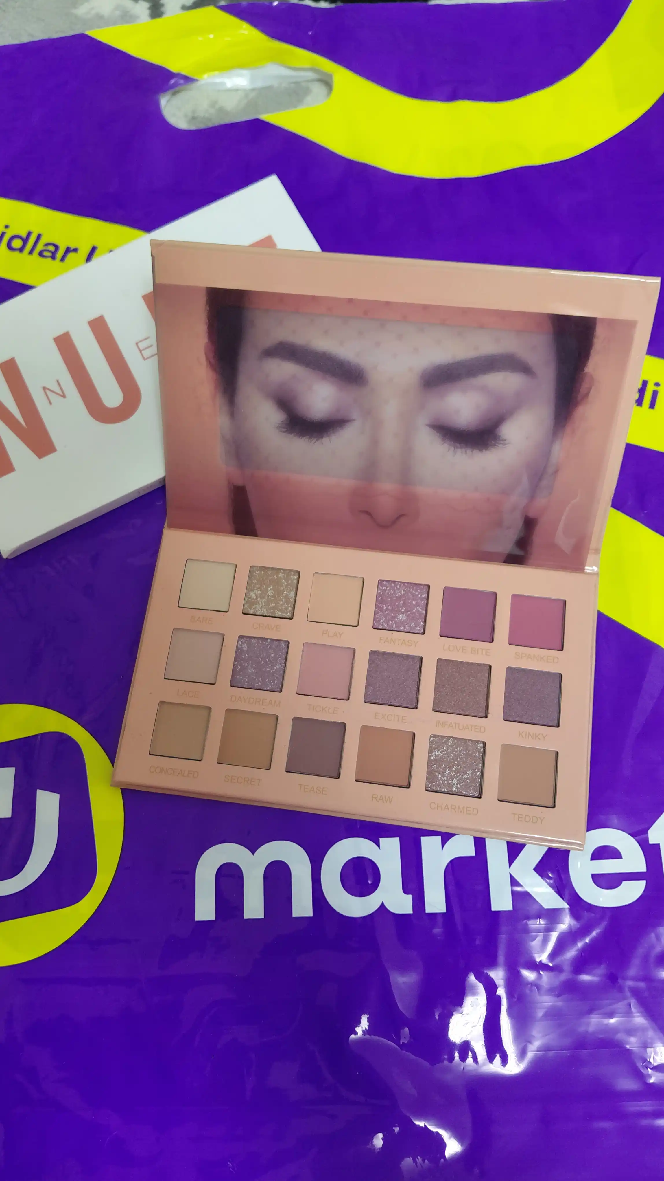Тени для век Huda Beauty NUDE, 18 разных цветов