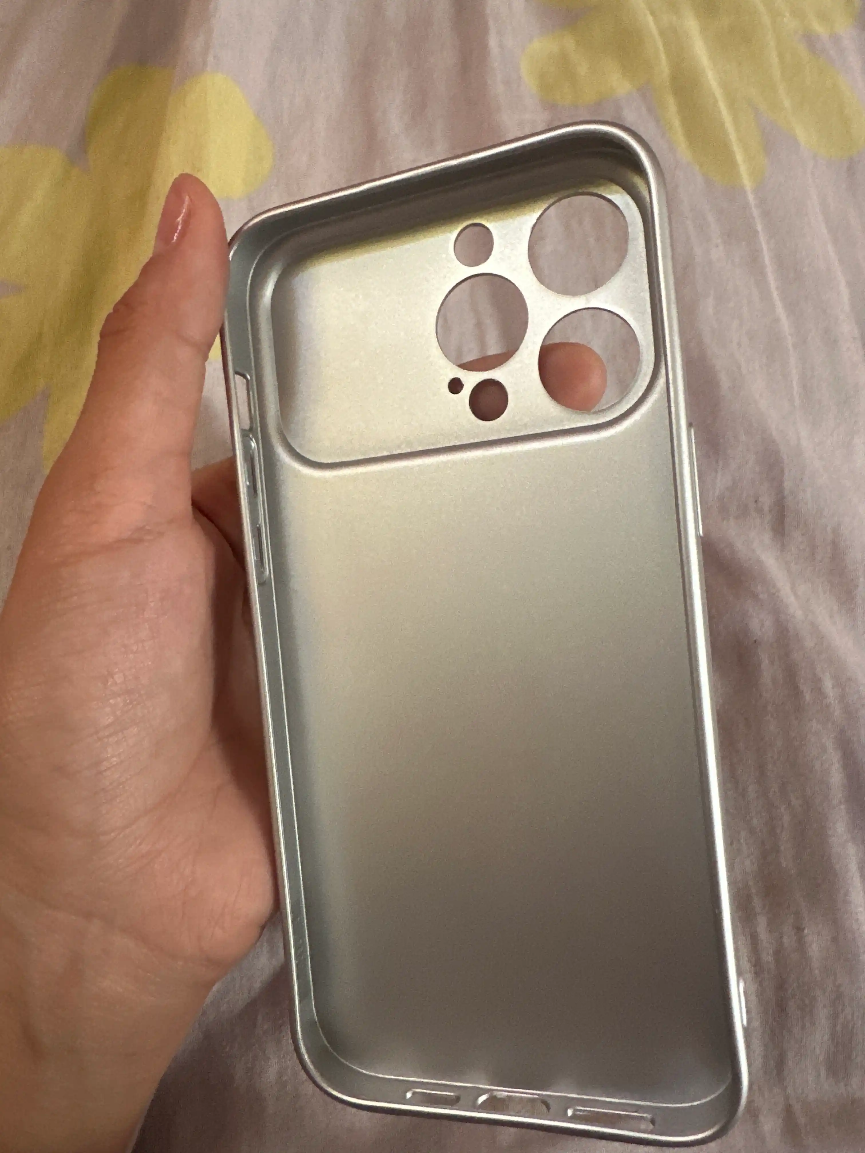 IPhone modellari uchun premium sifatli charm chehol, Limited Edition