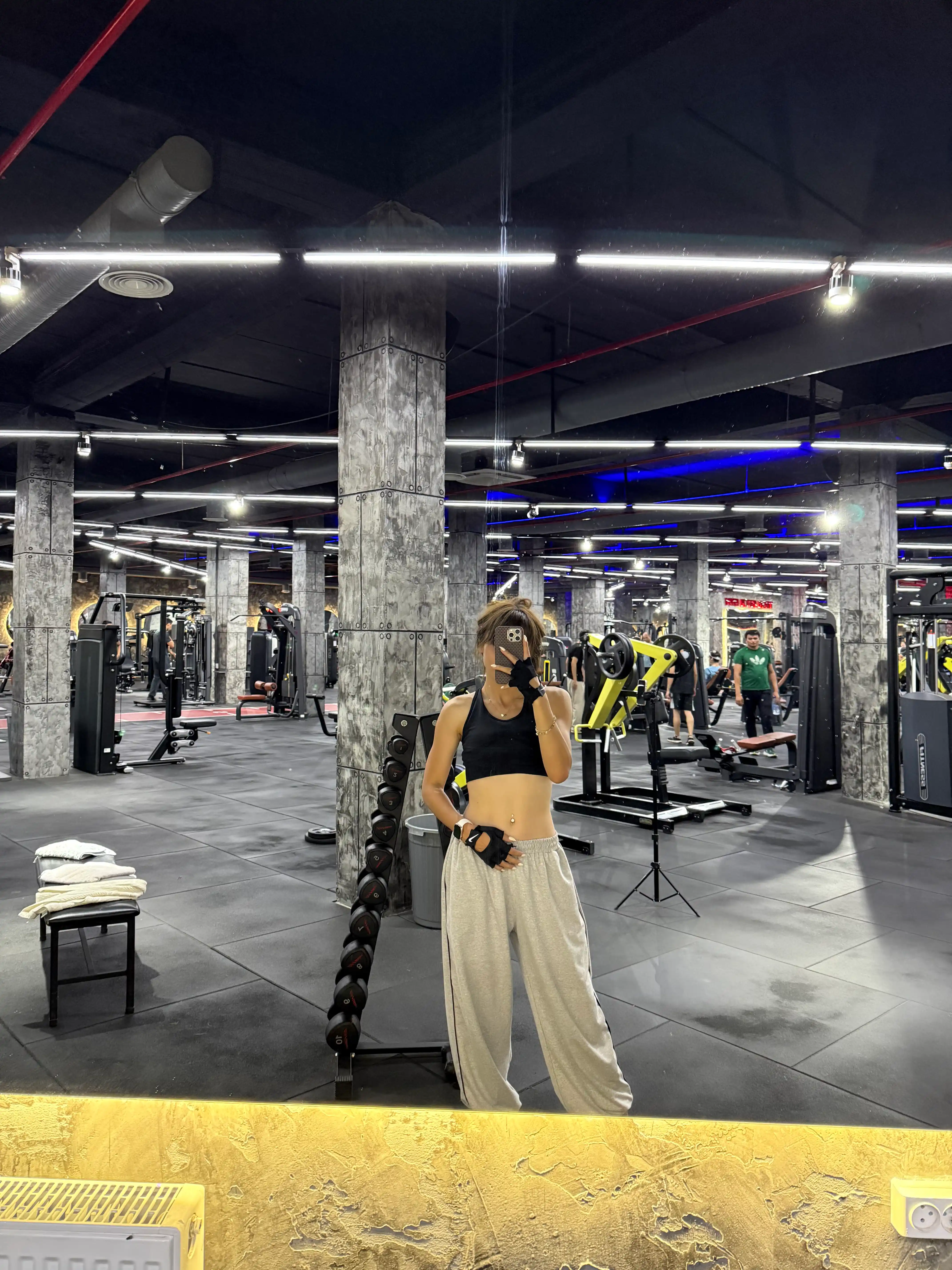 Ayollar sport topi ribana, bazaviy krop-top fitnes uchun