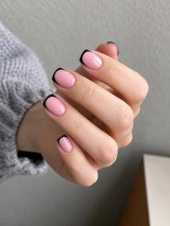 Кораллово-розовый