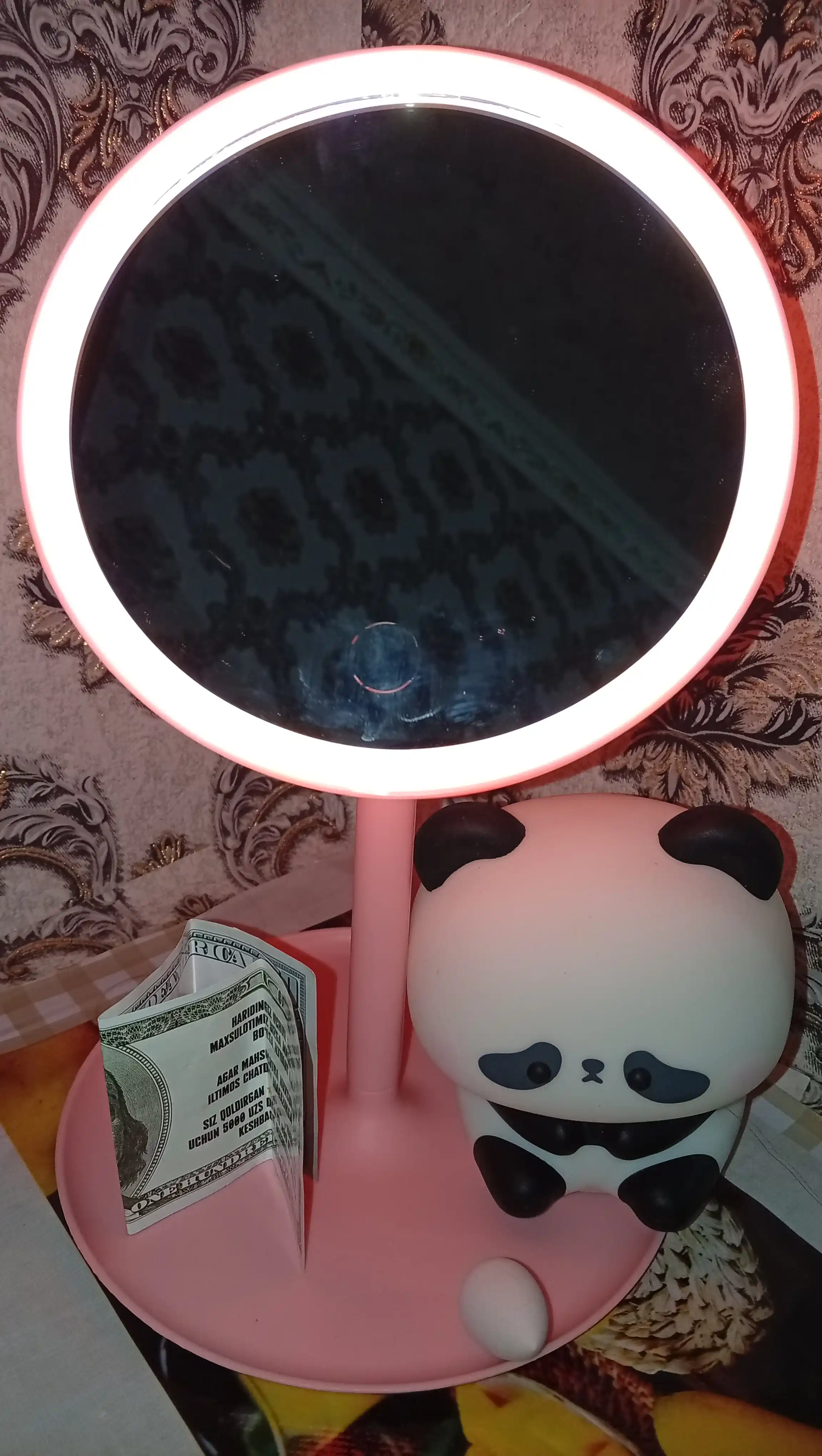 LED yoritgichli kosmetik stol oynasi - bo'yanish uchun yoritish