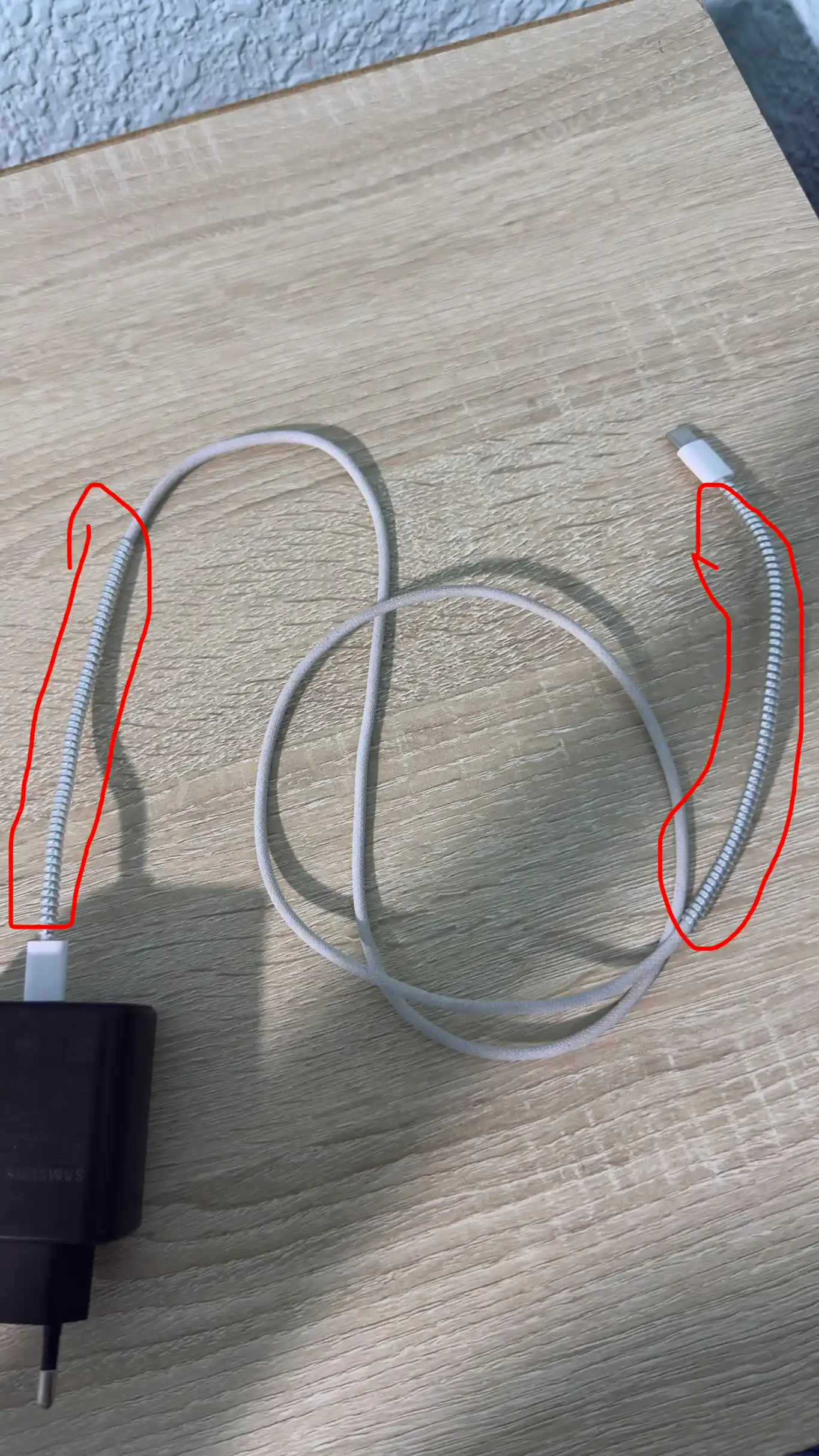Защитный чехол для зарядного устройства iPhone