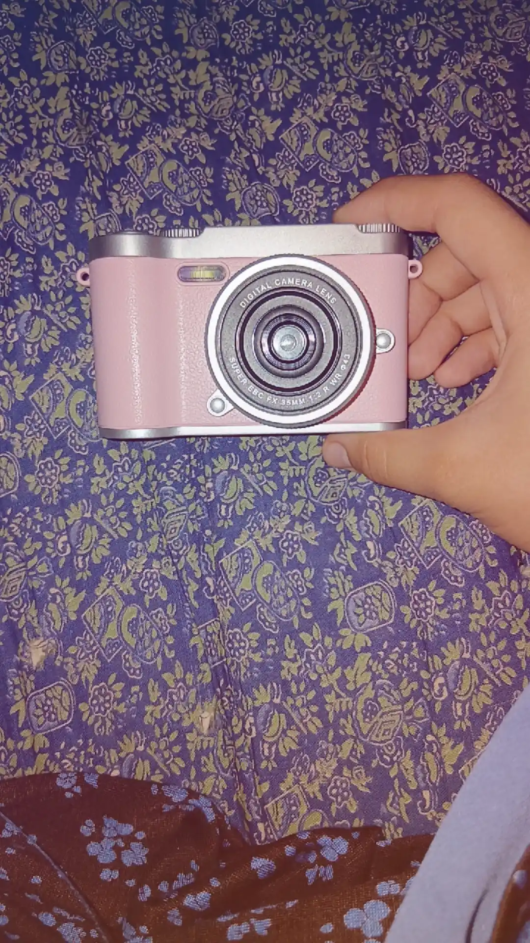 Portable digital point-and-shoot camera with HD 1080P, 8X digital zoom, AF focus