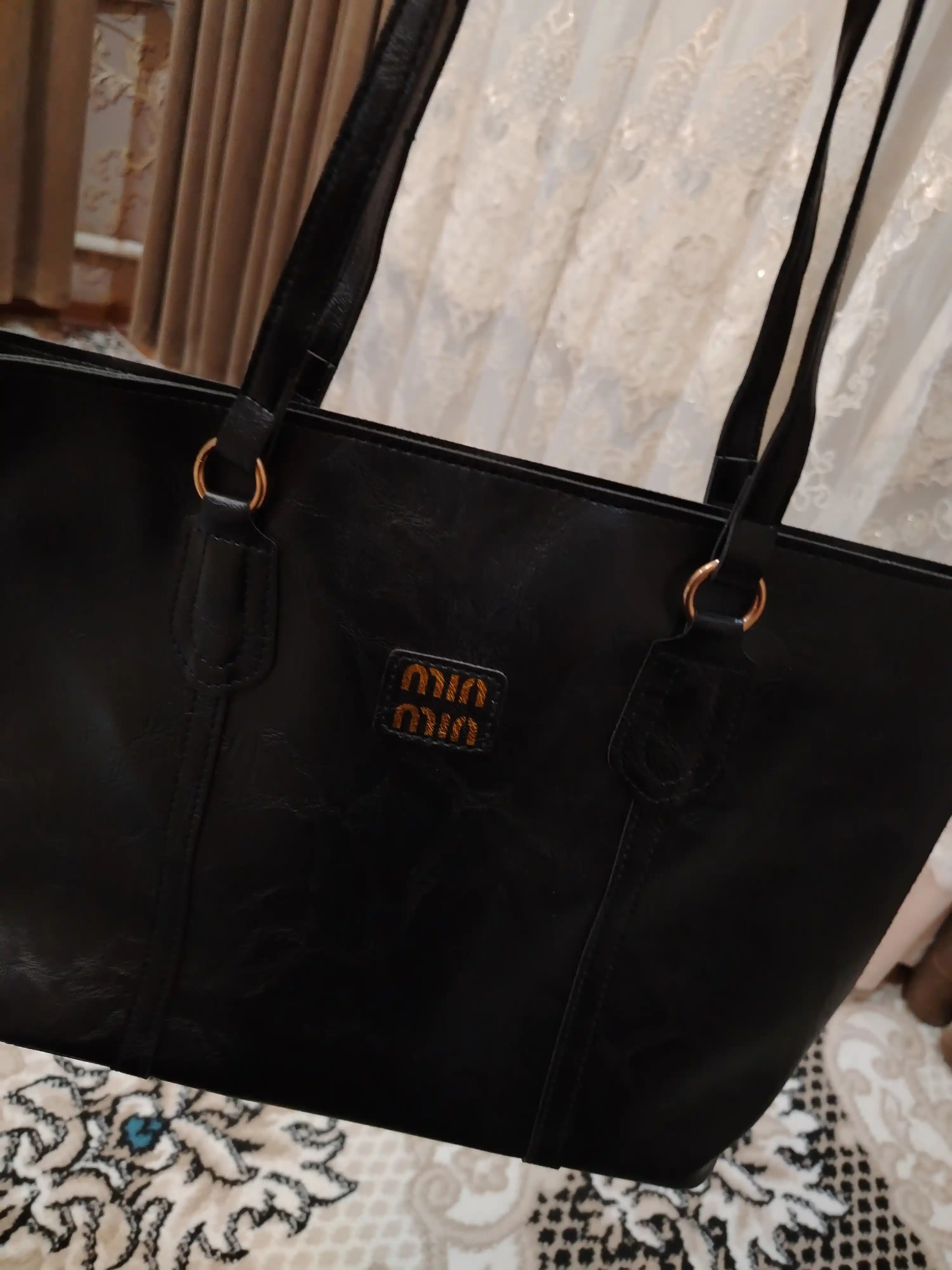 Ayollar uchun ZARMINA Classic tote sumkasi, eko-charm, qora, keng