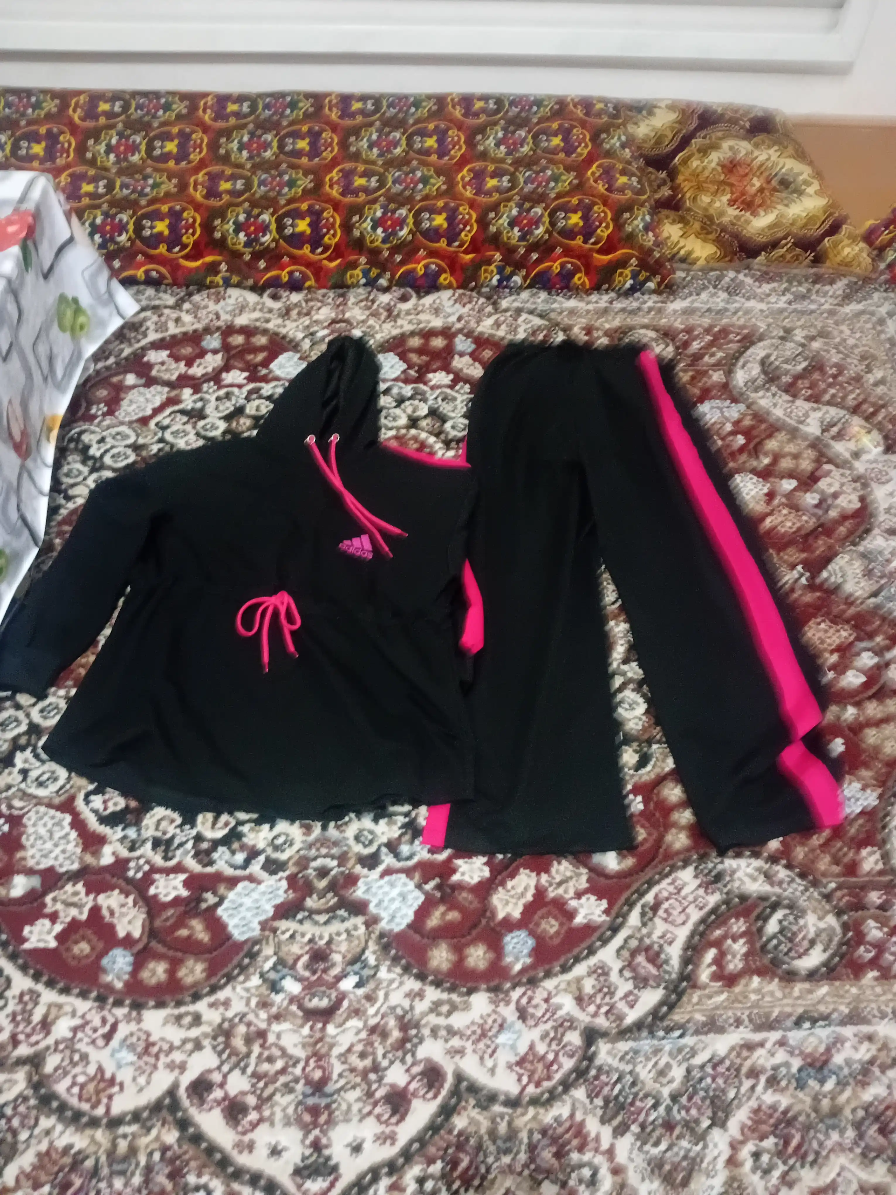 Ayollar sport kostyumi ikki qismli kapyushonli, paxta ikki ipli (dvuxnitka), 46–52