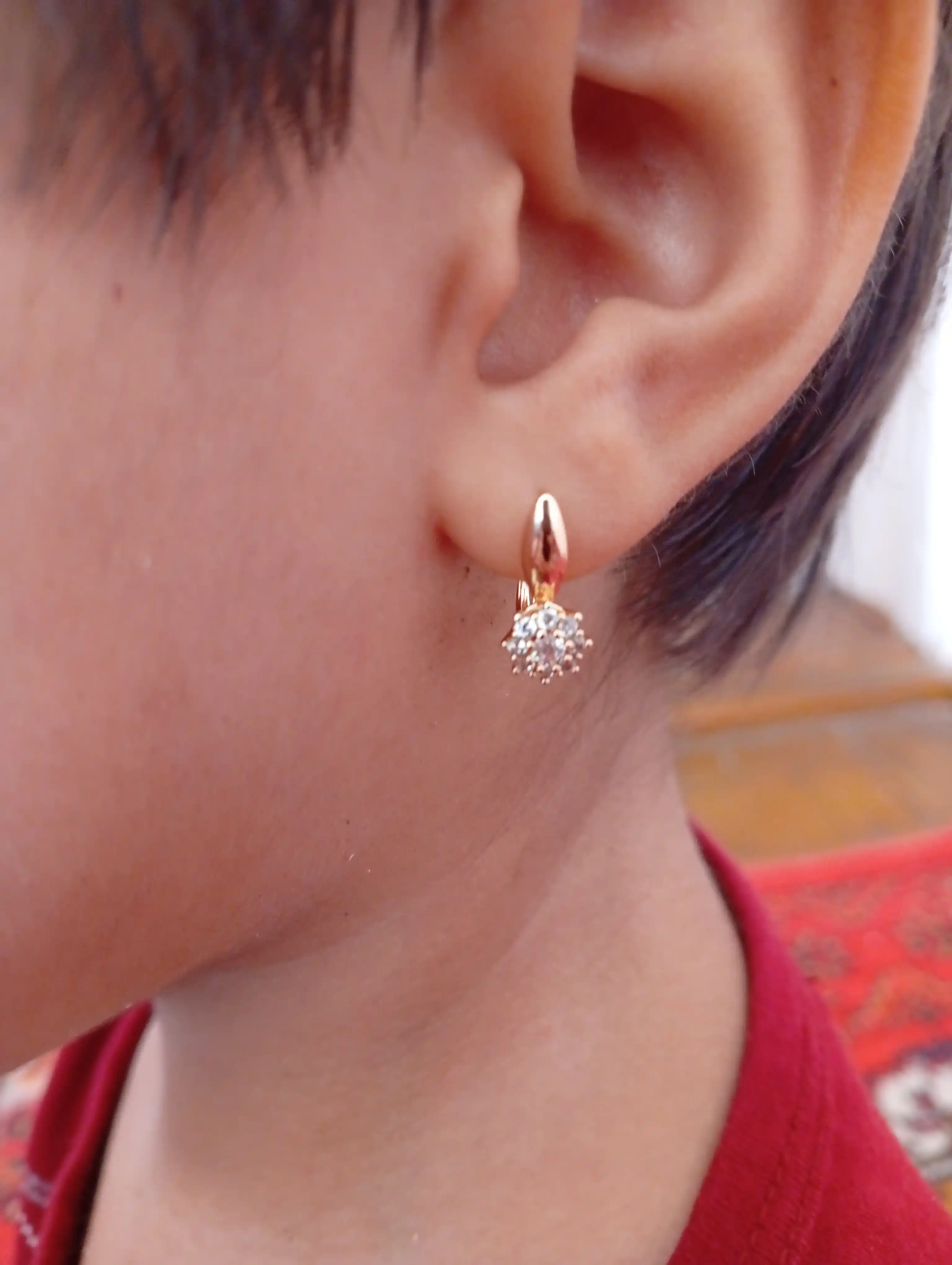 Xuping Jewelry brendining zamonaviy va nafis ziraklari