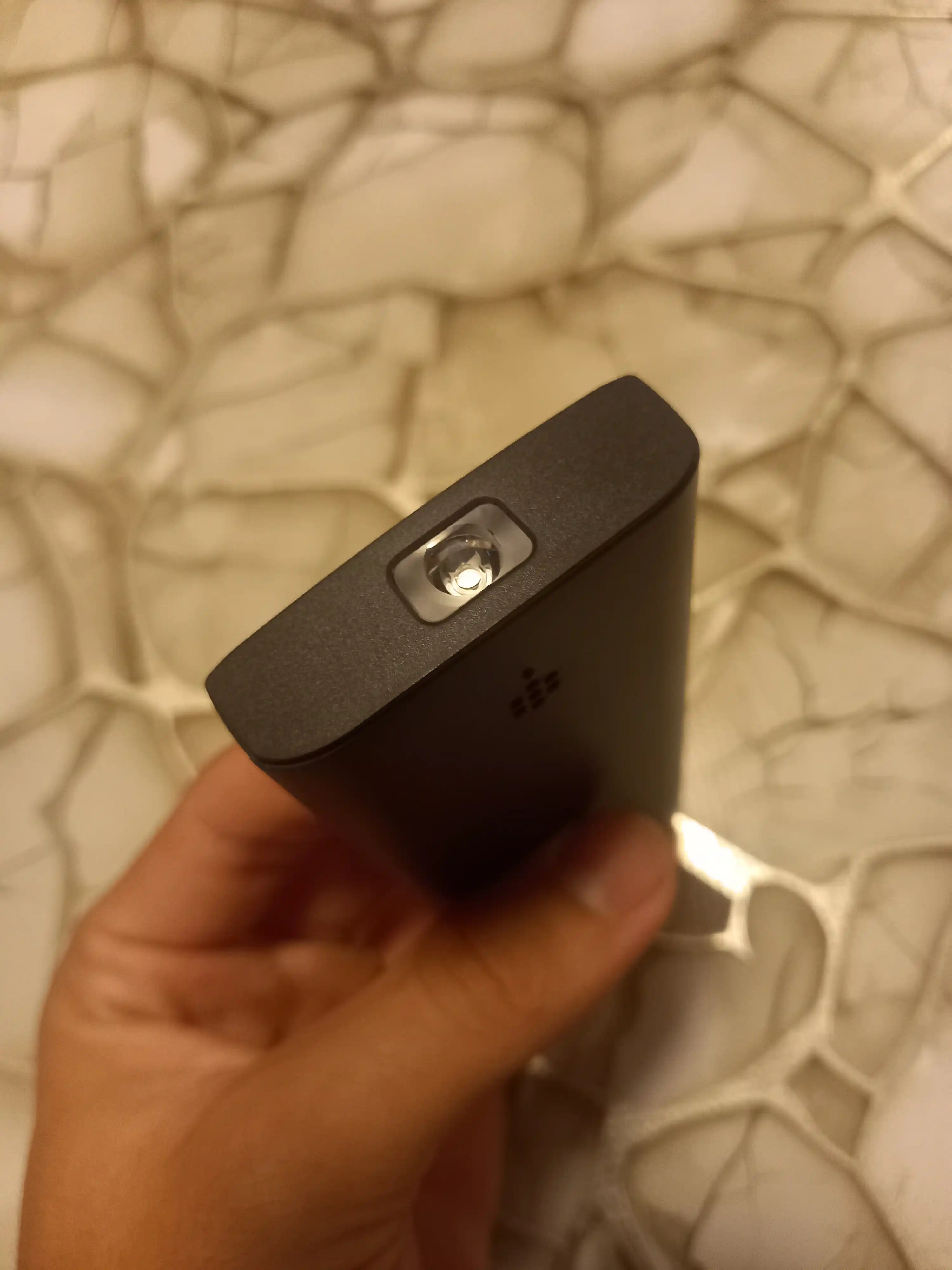 Novey 130 knopkali telefon, ingichka korpus, kamerasiz, 2 SIM
