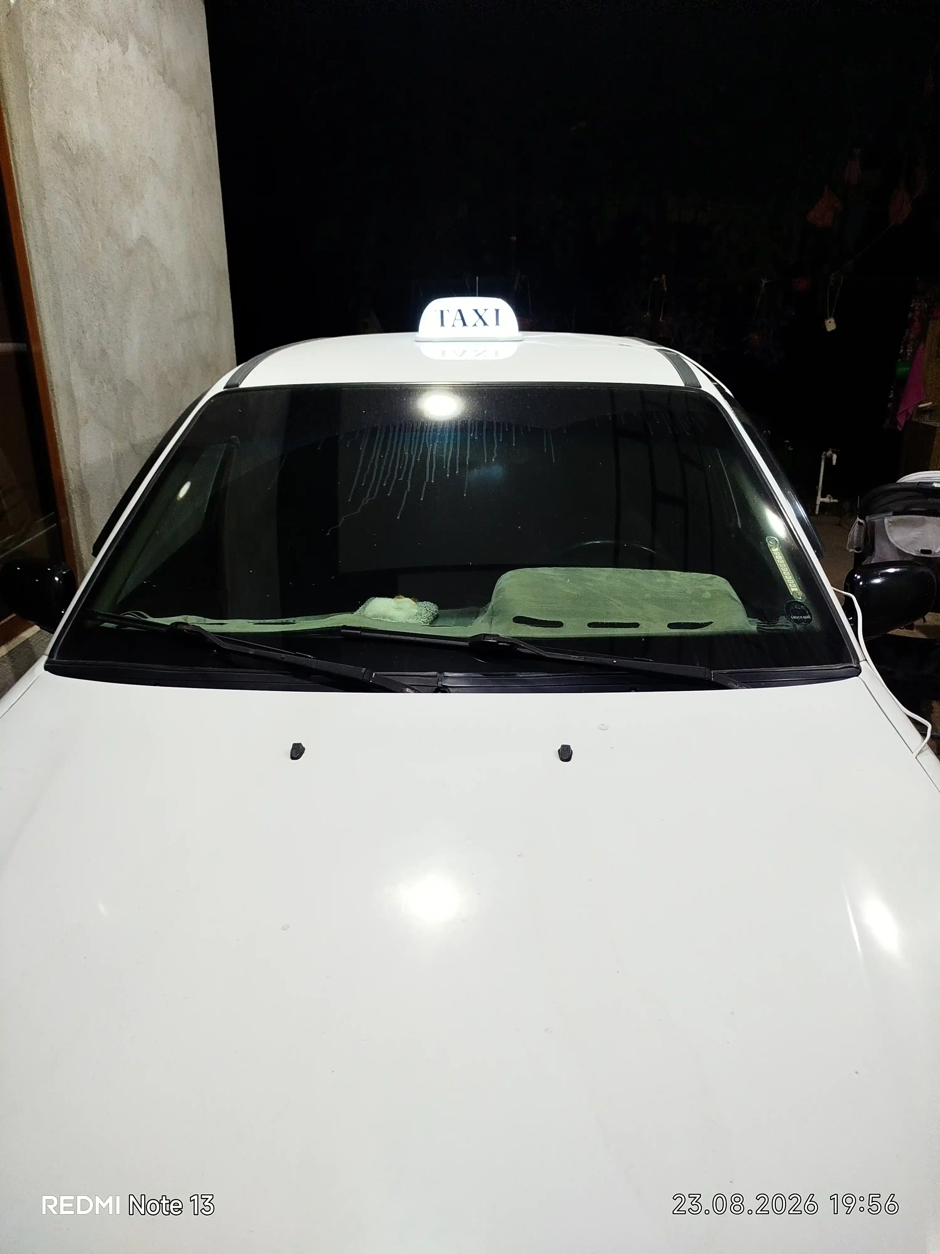 Belgi taxi, oq va sariq