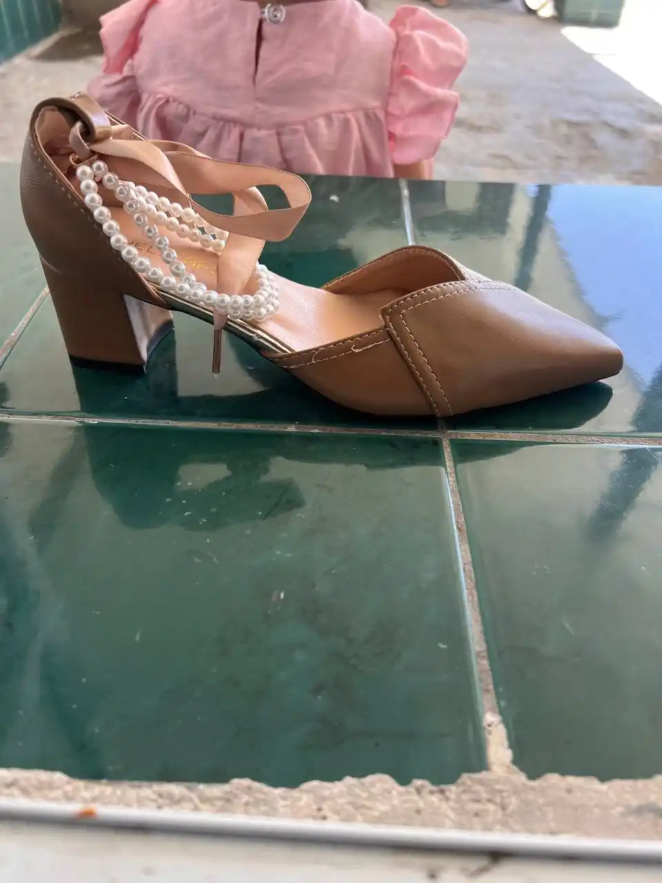 Женские туфли Slingback на устойчивом каблуке, остроносые, с жемчужным ремешком, классические