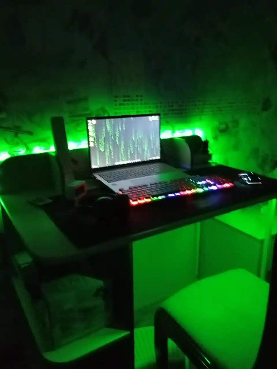 RGB LED yoritgichli lenta ko'p rangli