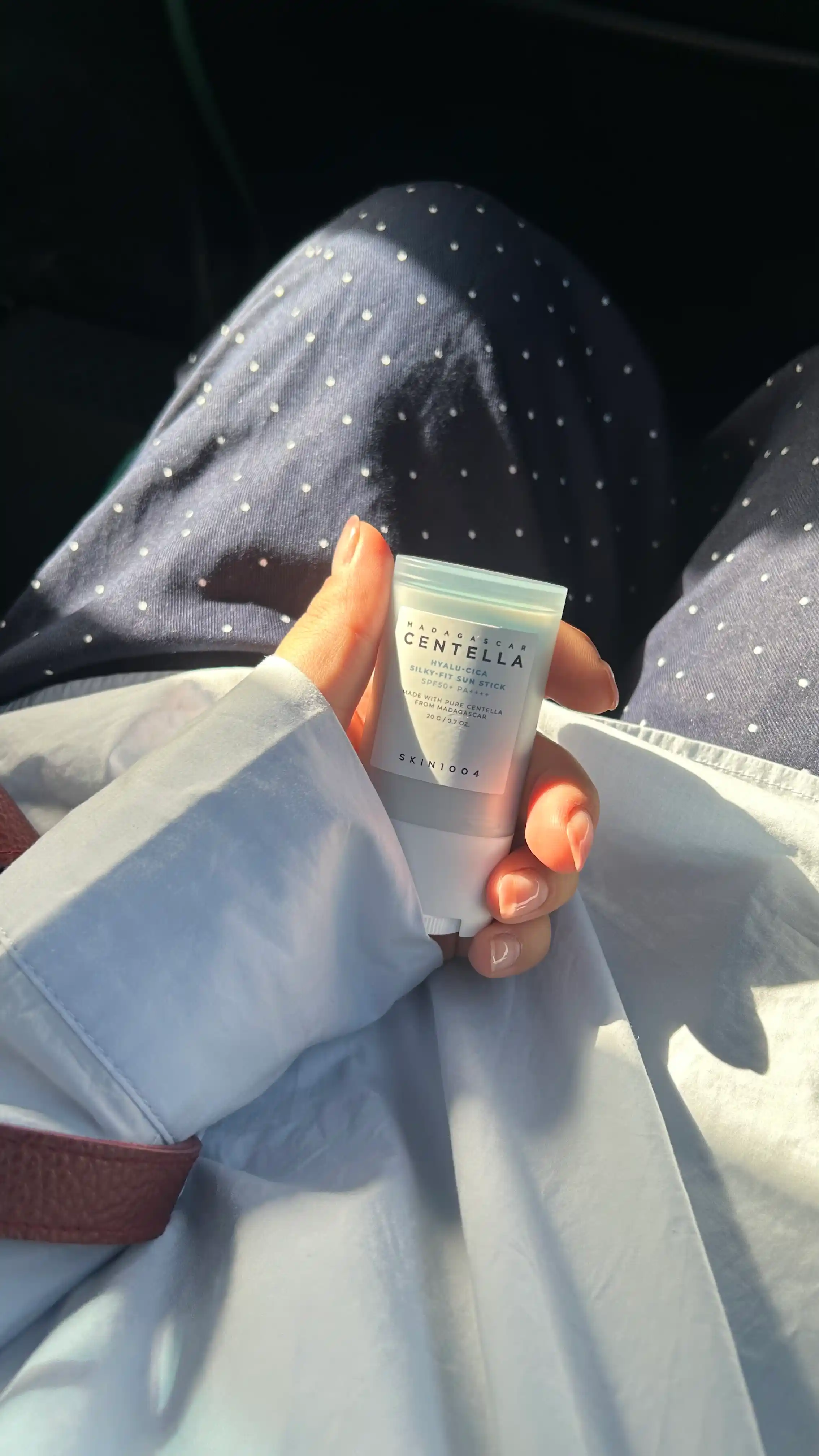 Quyoshdan himoya qiluvchi stik Skin1004 Madagascar centella hyalu-cica sun stick