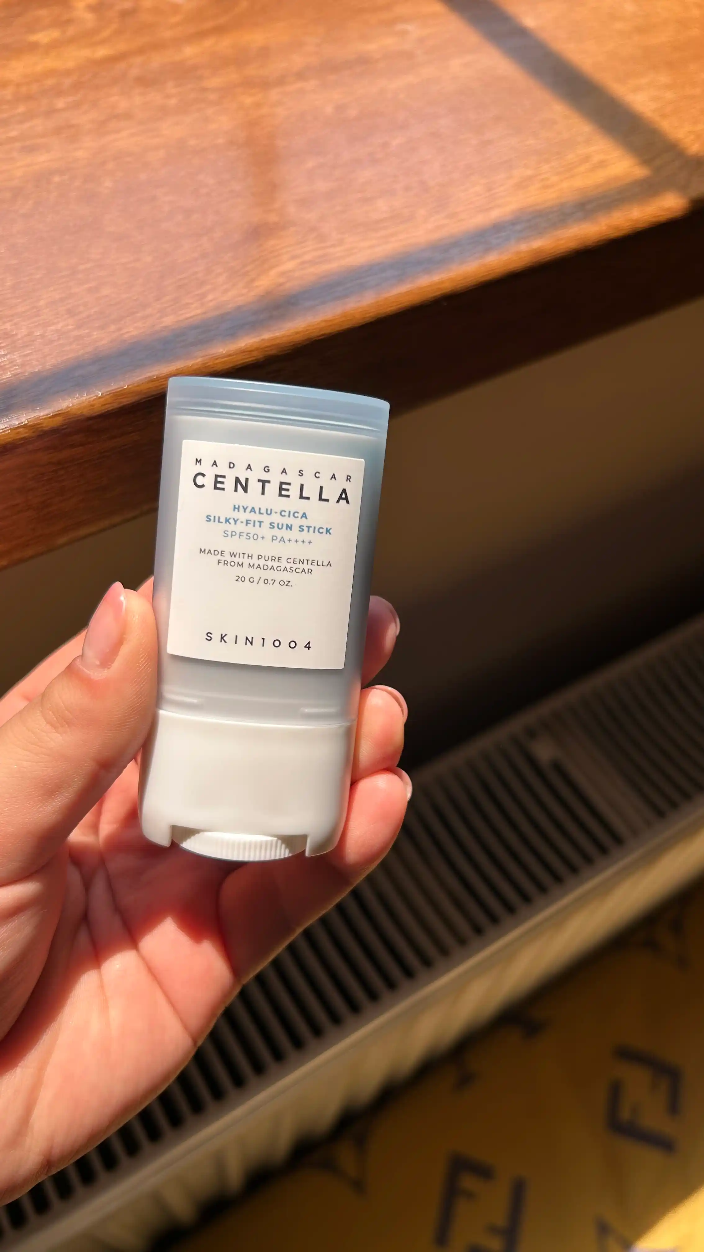 Quyoshdan himoya qiluvchi stik Skin1004 Madagascar centella hyalu-cica sun stick