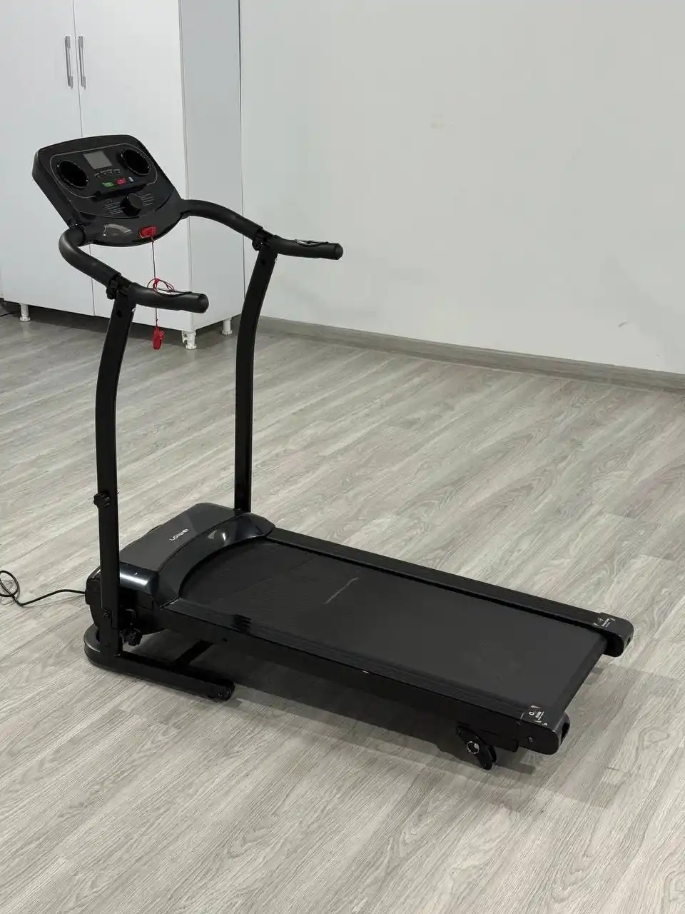 Uy va ofis uchun yugurish yo‘lagi, erkaklar va ayollar uchun kardiotrenajer