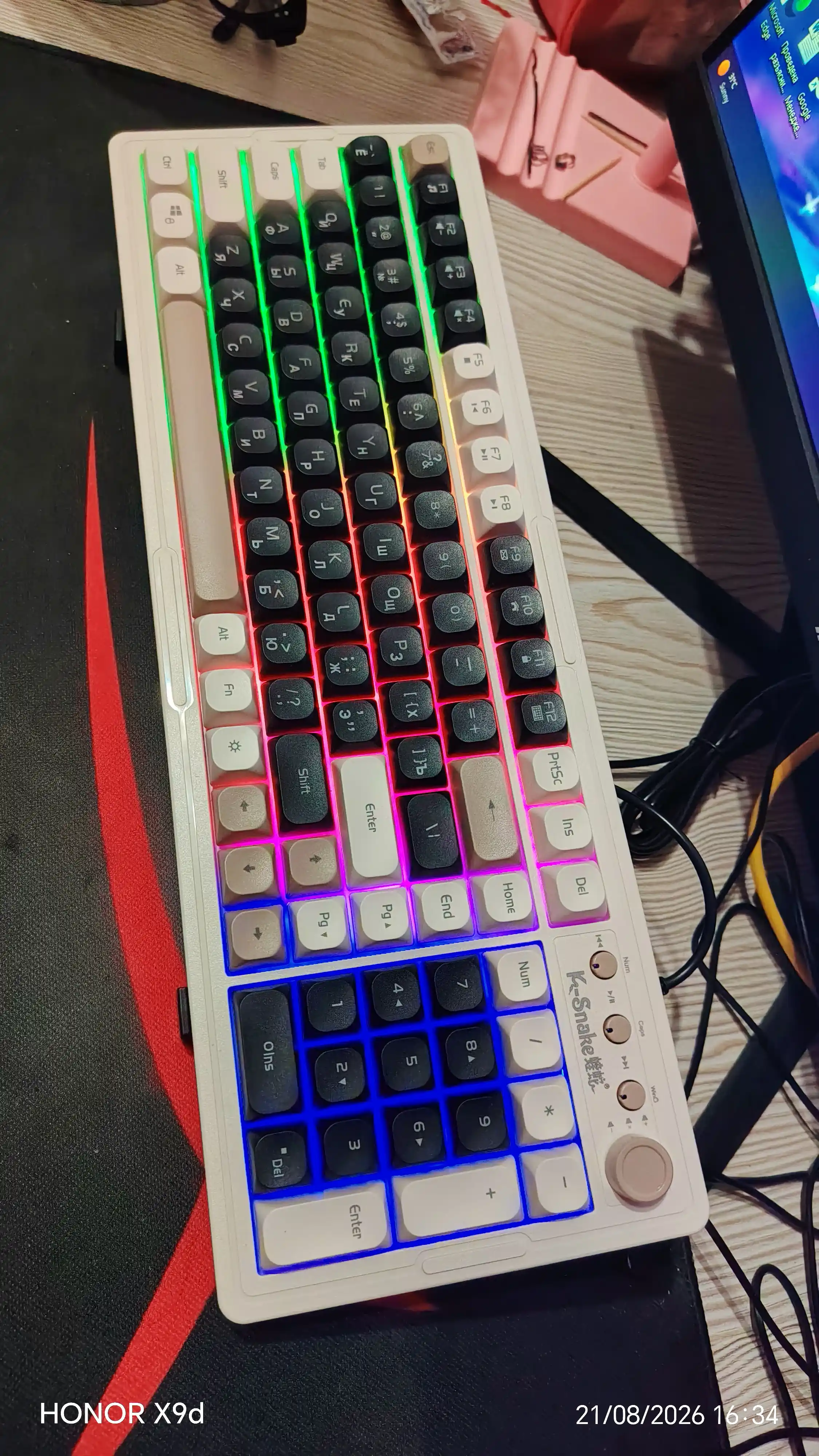 O'yin klaviaturasi simli , 104 tugmali, RGB yoritgichli+sichqoncha