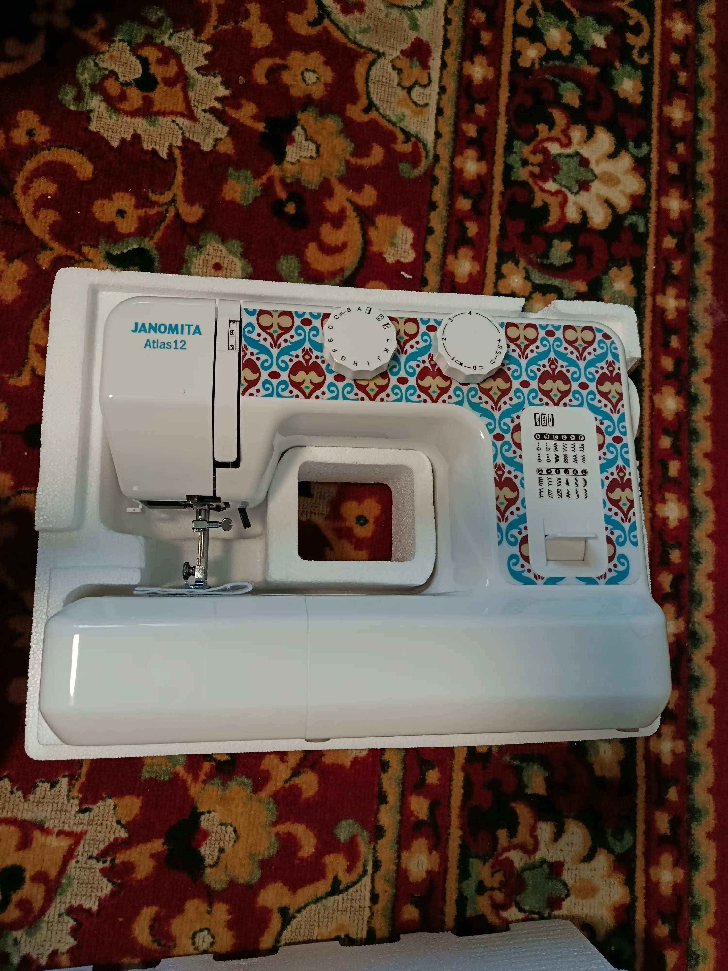 Janomita maishiy tikuv mashinasi, 24 xil tikish rejimiga ega