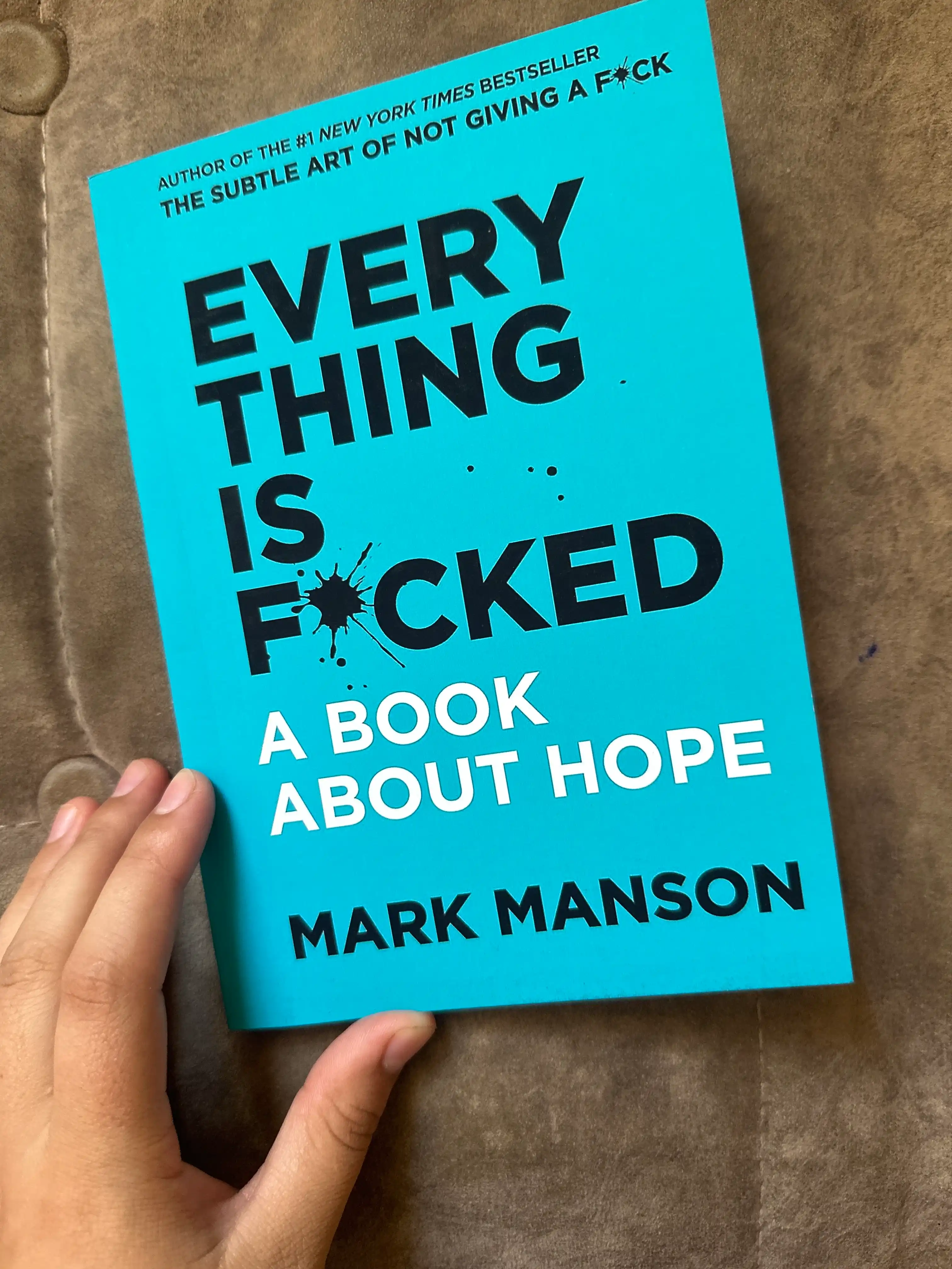 Книга: “EVERYTHING IS FUCKED”: A Book About Hope  Mark Manson английский язык