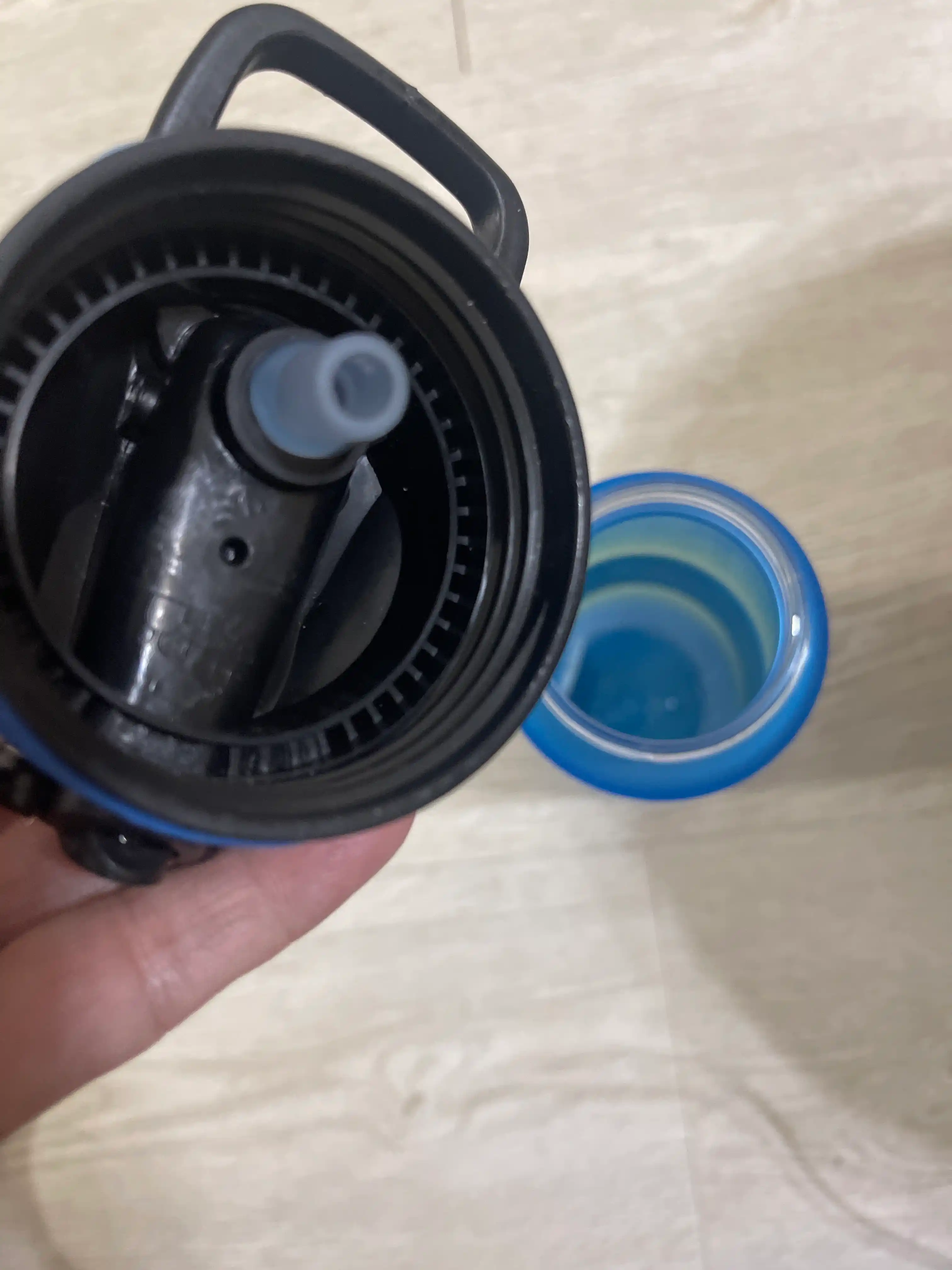 Sport uchun suv idishi 1000 ml, trubkali, sheyker, motivatsion shkalali
