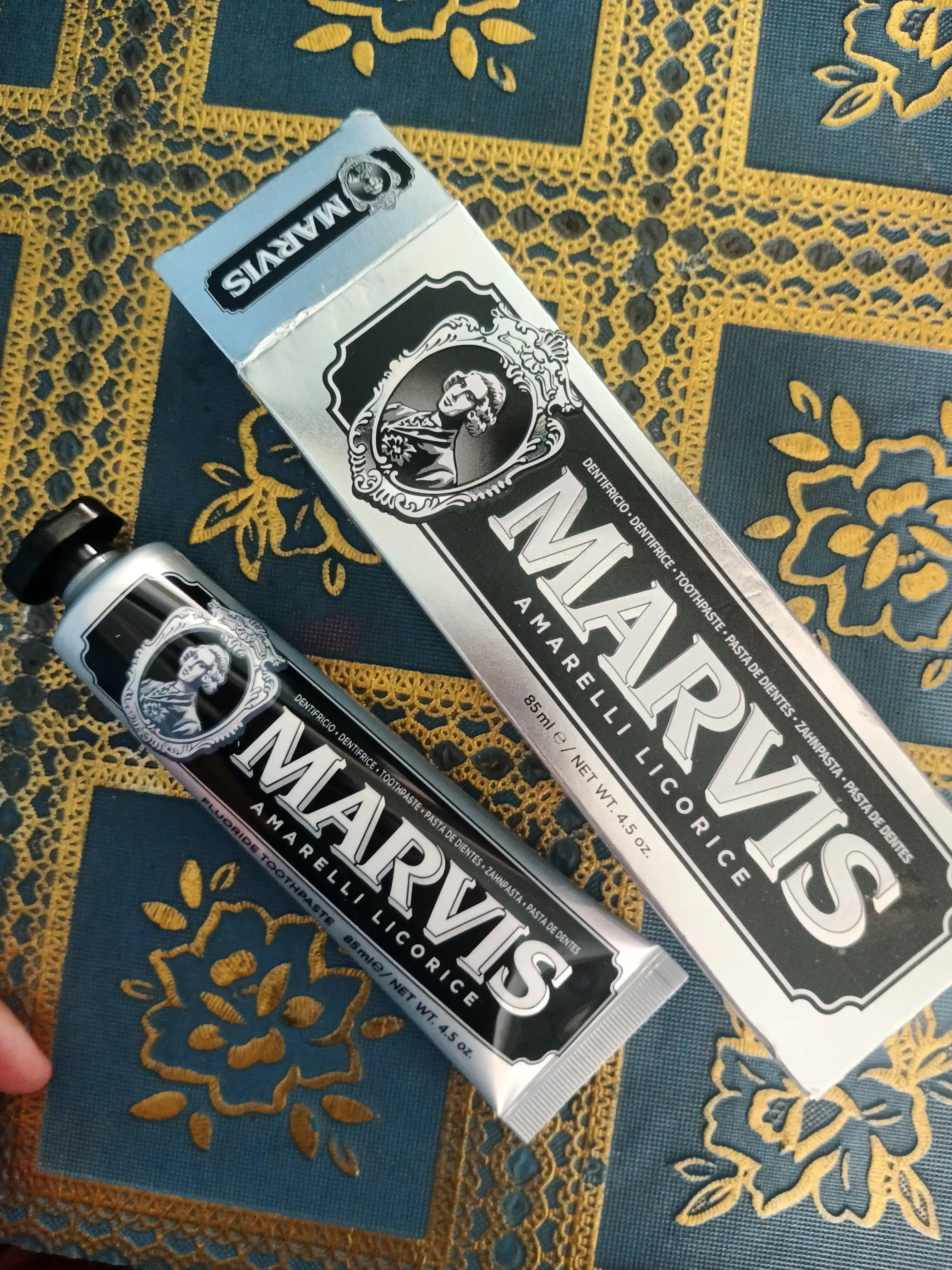 Зубная паста с отбеливающим эффектом, MARVIS Amarelli Licorice Mint, 85 мл